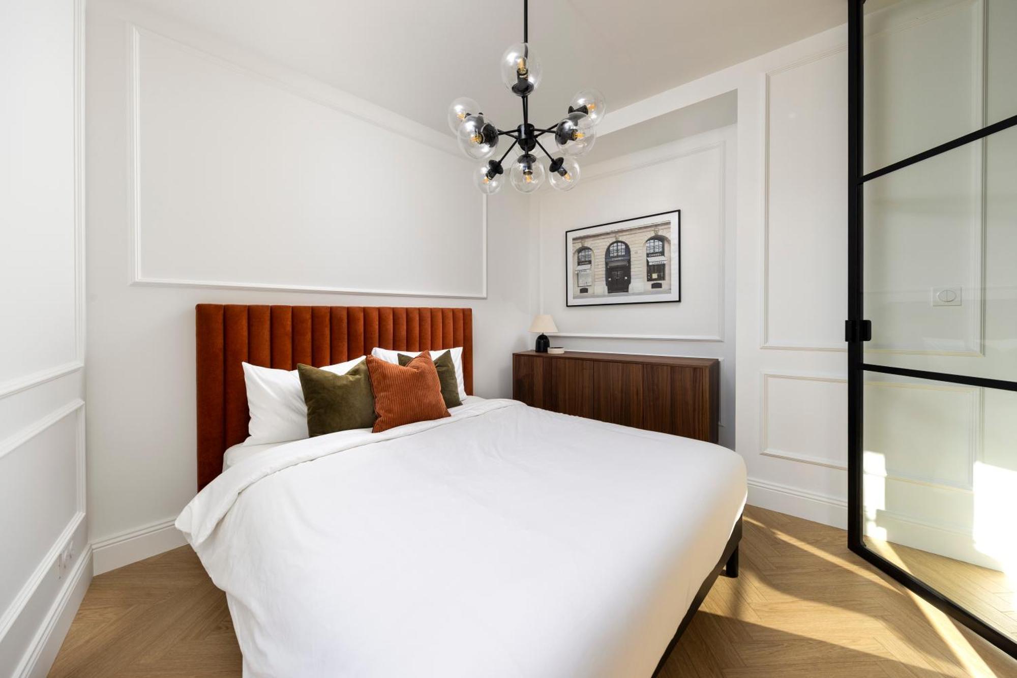 Apartment Designer Floor Peaceful Elevator Fiber Wifi, Balcony
