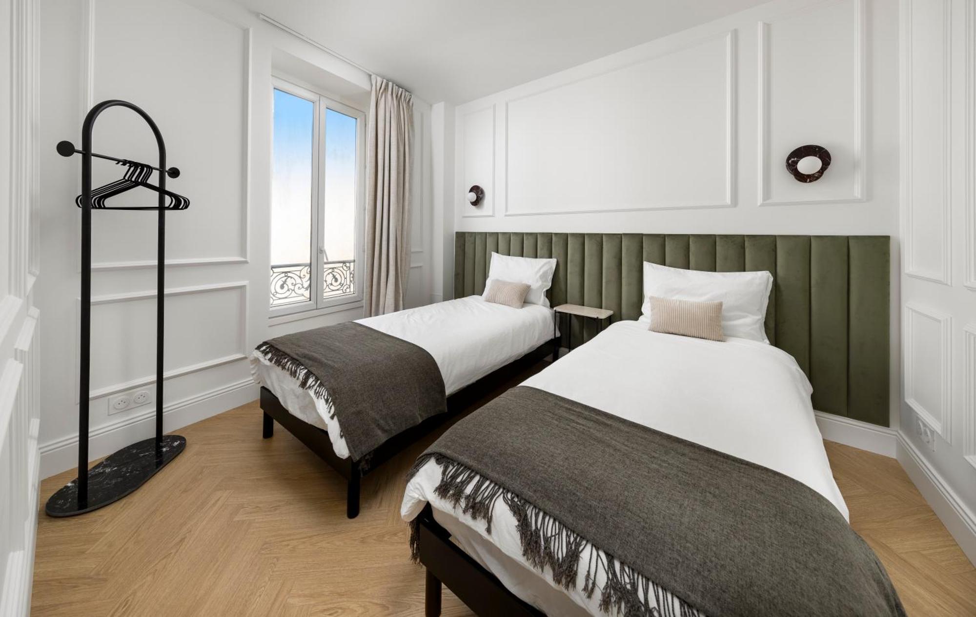 Designer Floor Peaceful Elevator Fiber Wifi, Balcony