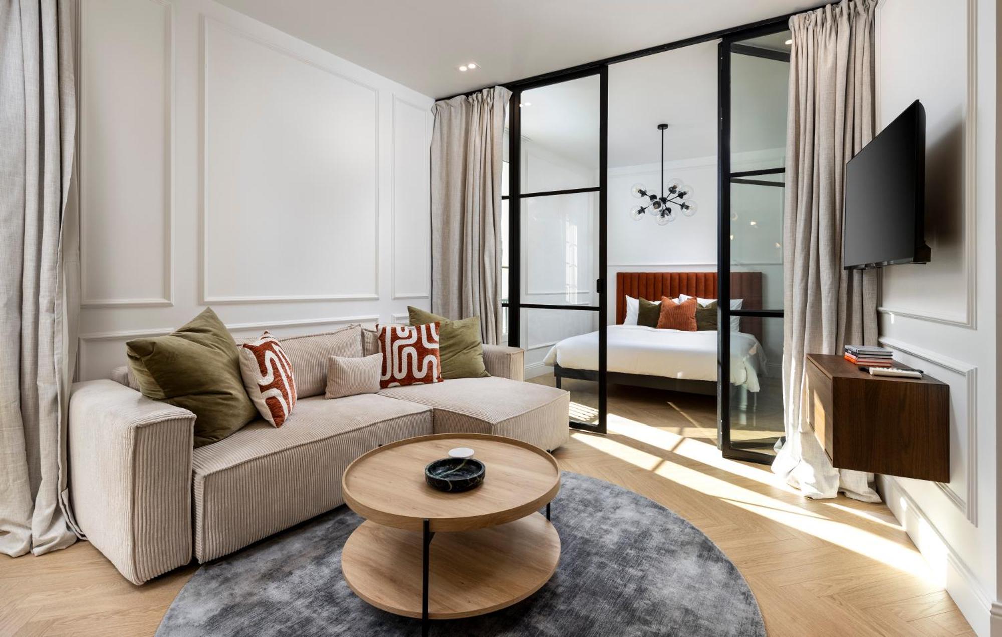 Designer Floor Peaceful Elevator Fiber Wifi, Balcony Apartment