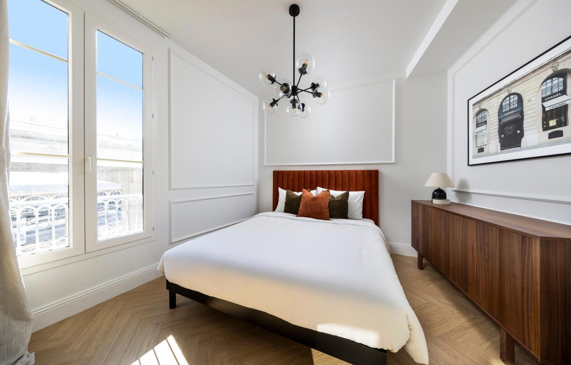 Apartment Designer Floor Peaceful Elevator Fiber Wifi, Balcony