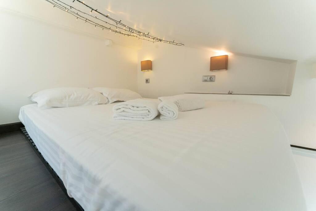 Apartment Sk Joli Studio, Le Port, Clim, Tramway, Wifi 17 Bonaparte *