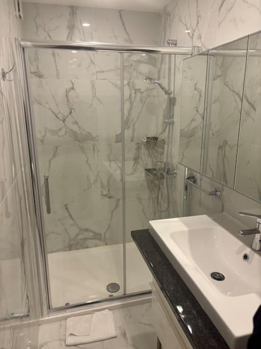 Lumineux Vue Mer, Piscine Et Tennis * Nice