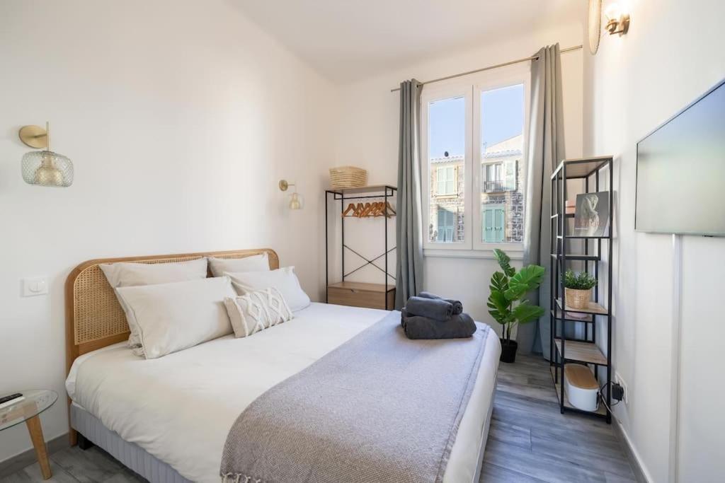 Charming Port Place Du Pin With Balcony Apartment