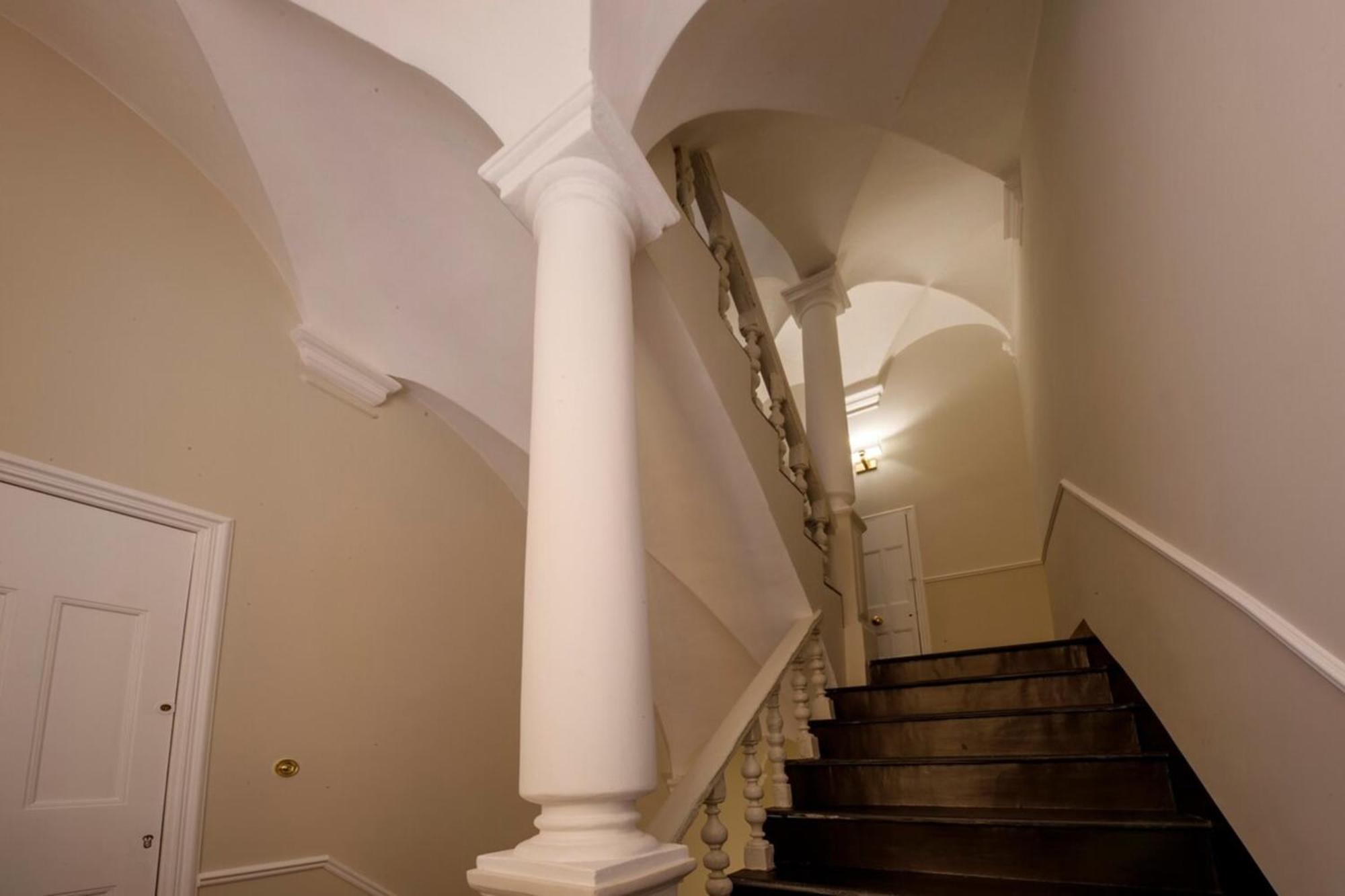 06a2 - Heart Of Old Beautiful Renovated Apartment Nice