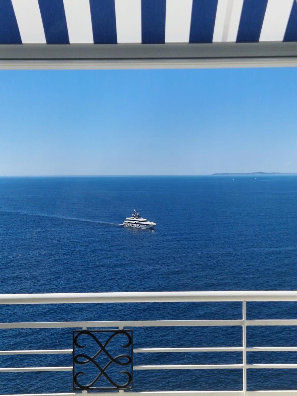 06a1 - Just Like On A Boat Sailing On The Sea
