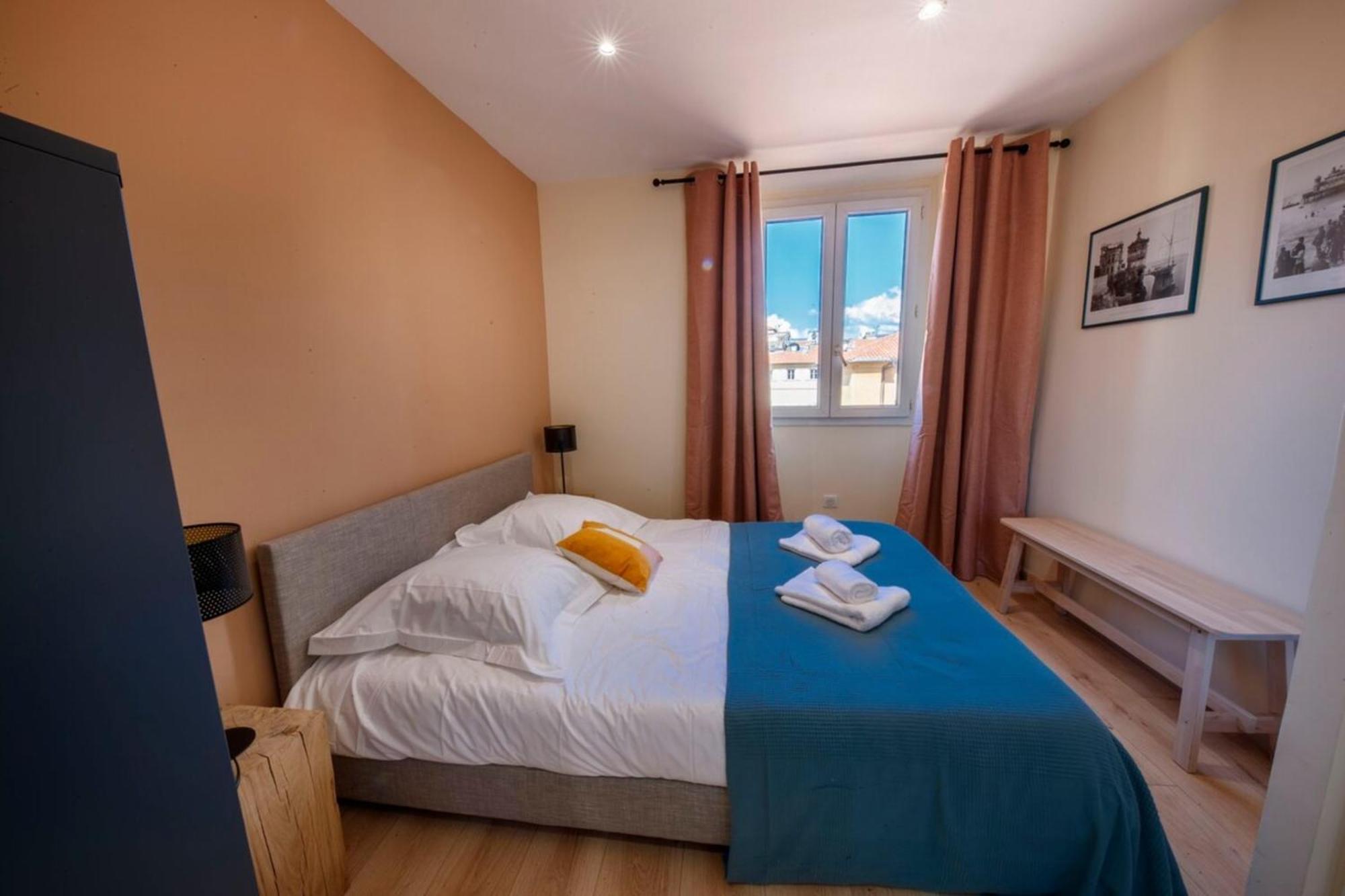 06a2 - Heart Of Old Beautiful Renovated Apartment