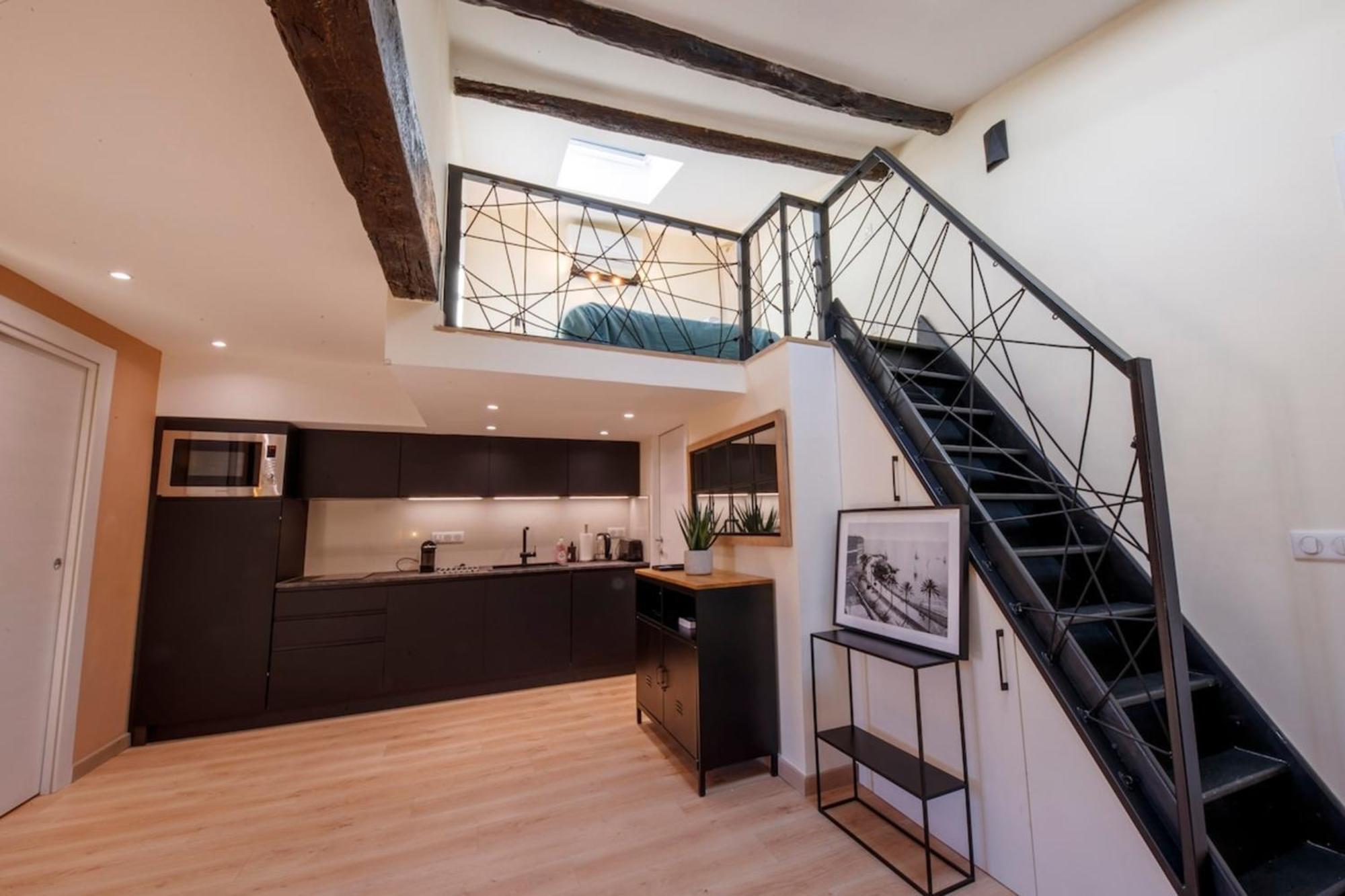 06a2 - Heart Of Old Beautiful Renovated