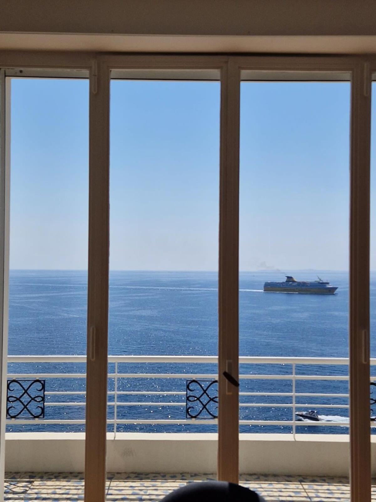06a1 - Just Like On A Boat Sailing On The Sea Apartment *