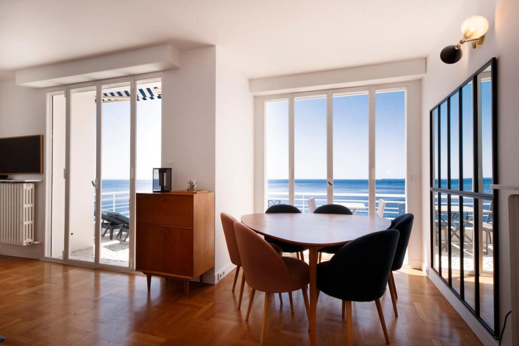 06a1 - Just Like On A Boat Sailing On The Sea Apartment Nice