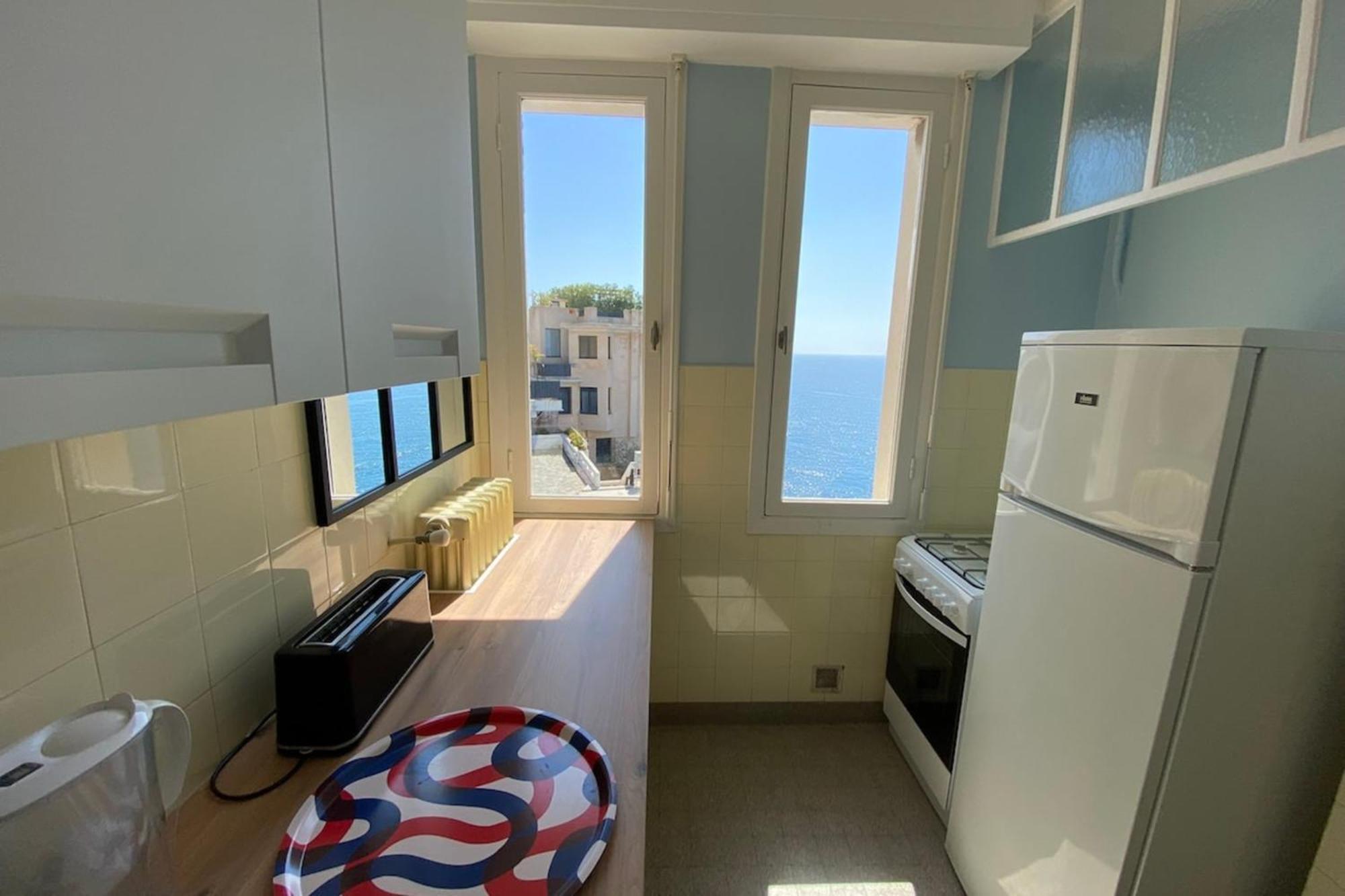 06a1 - Just Like On A Boat Sailing On The Sea Apartment *