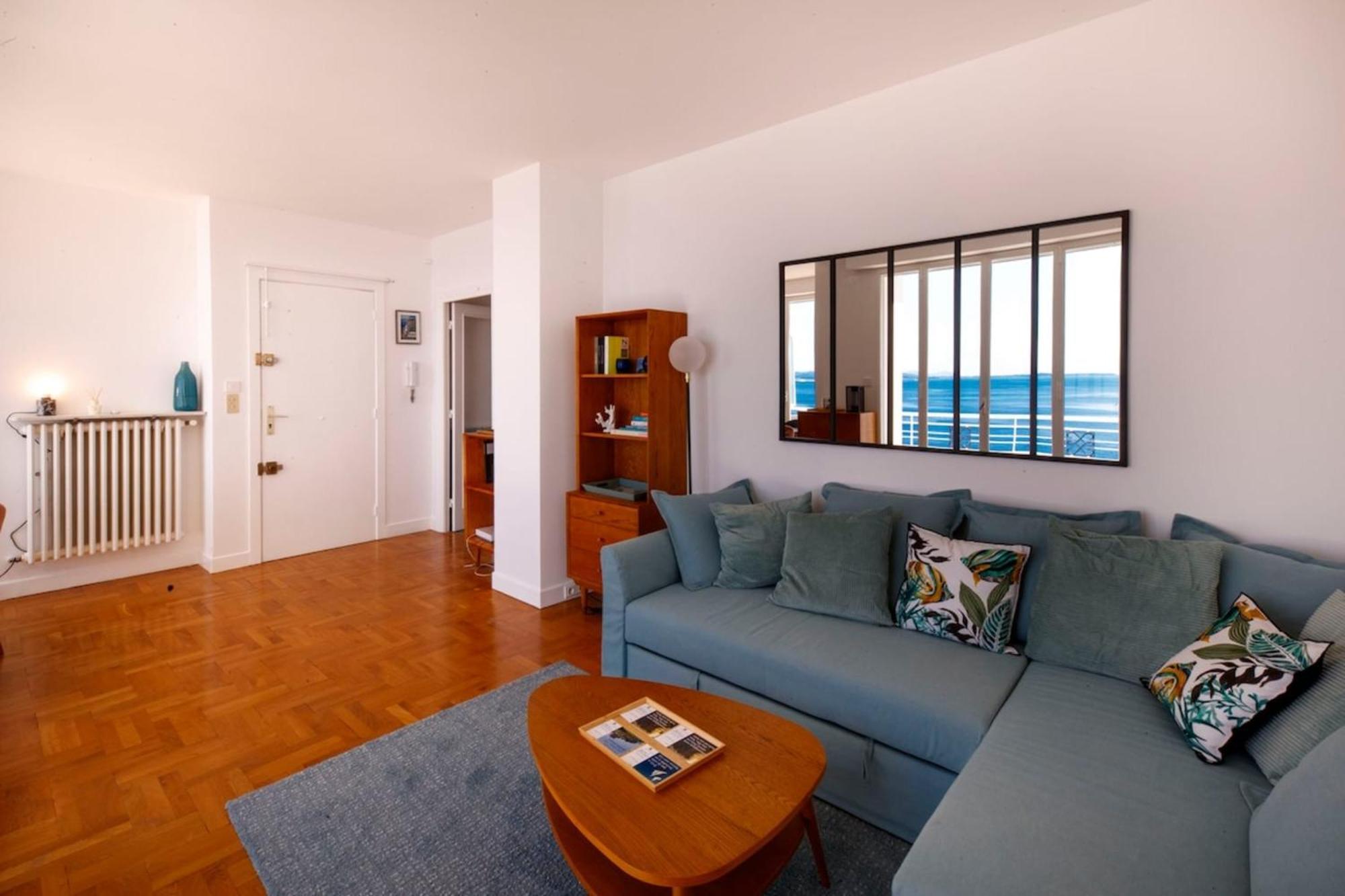 Apartment 06a1 - Just Like On A Boat Sailing On The Sea