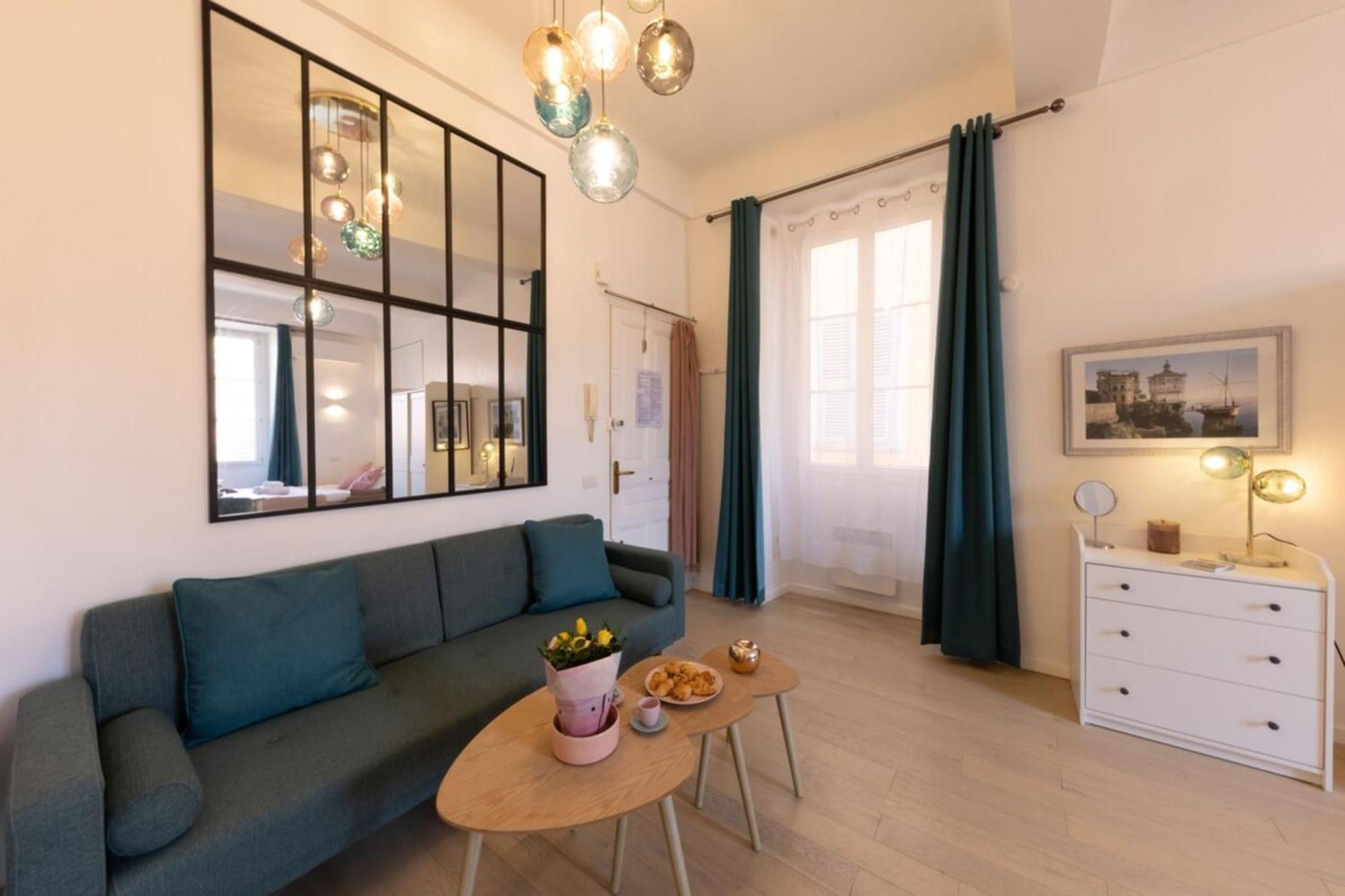 Apartment 06a3 - Lovely In The Heart Of Old