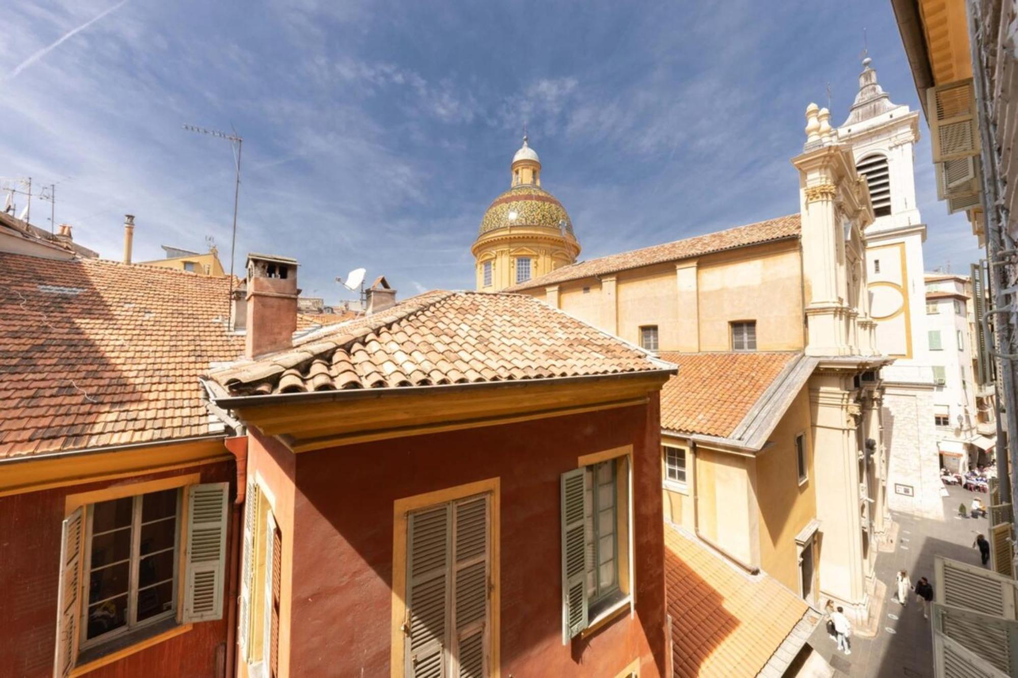 Apartment 06a3 - Lovely In The Heart Of Old