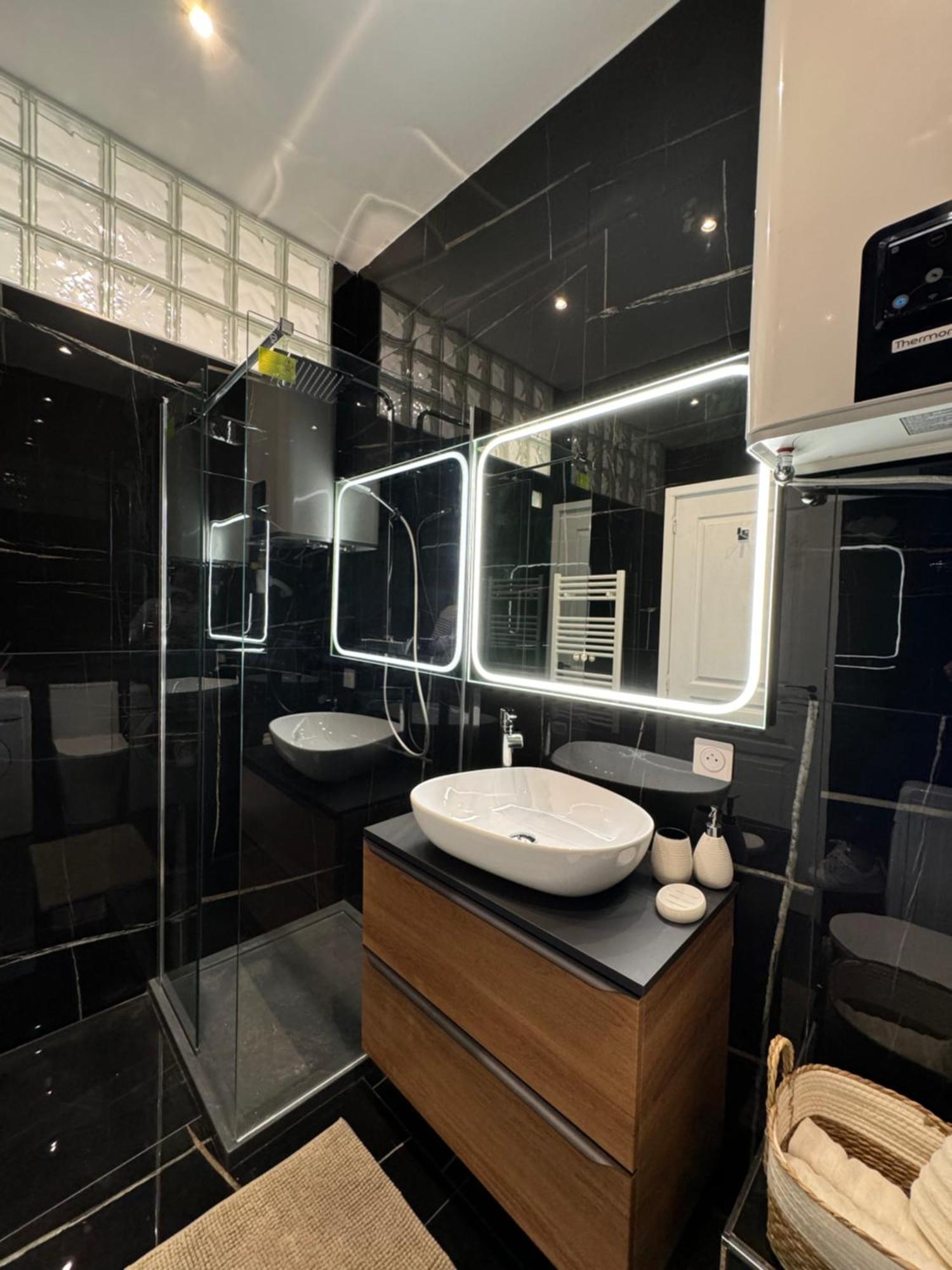 Stylish Modern Near Train Station * Nice