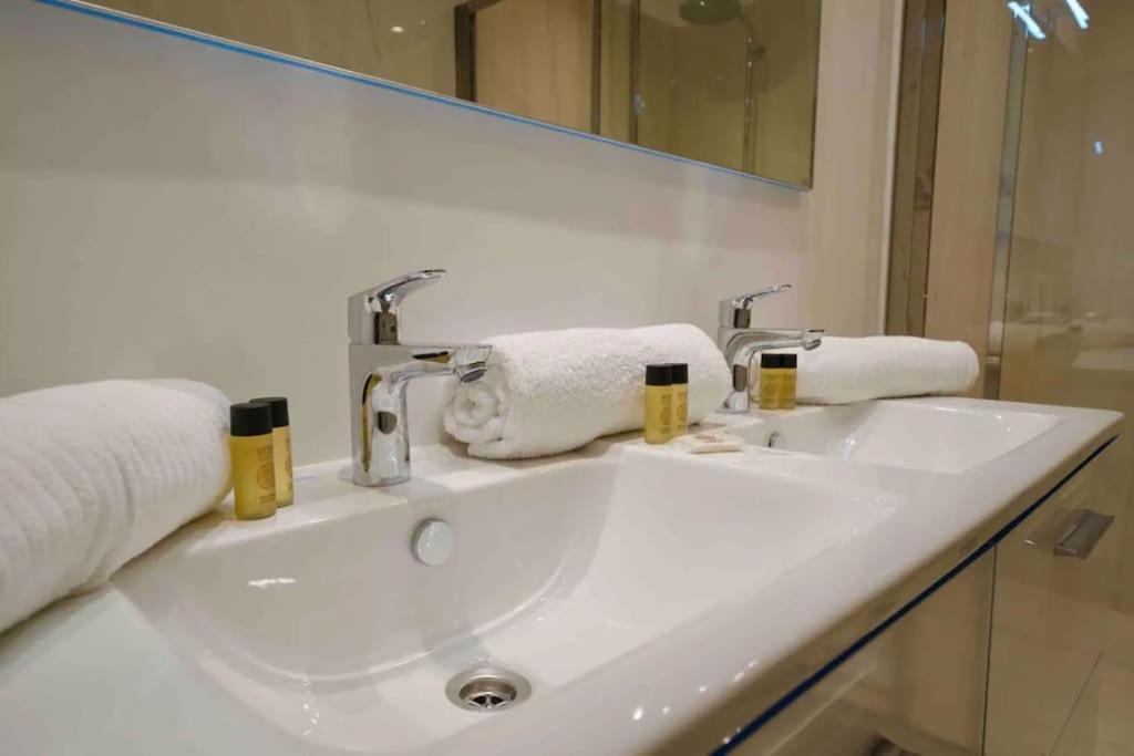 Appartement Piscine Jacuzzi Privée Chauffée, Terrasse Et Garage à Nice
