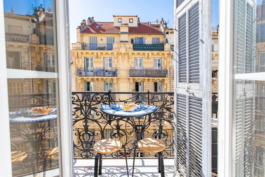 #61 1 Bdr Rossini Balcony Ac *