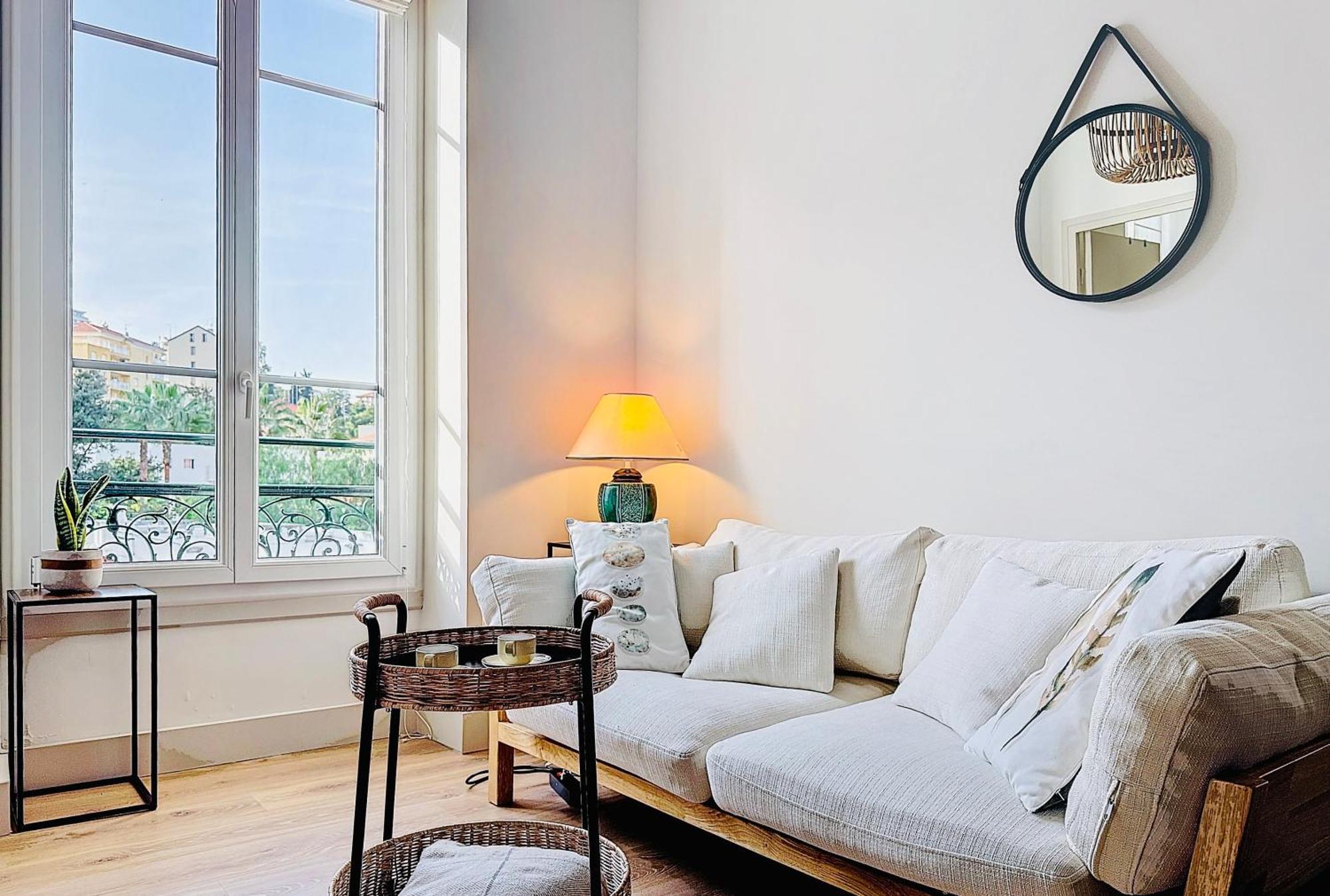 Charming 2-bedroom Retreat Near Center With Excellent Transport Links Apartment Nice