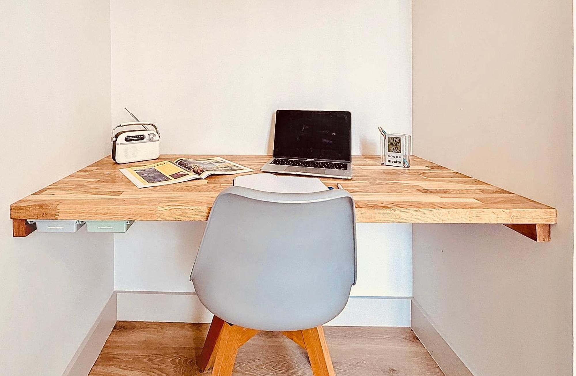 Charming 2-bedroom Retreat Near Center With Excellent Transport Links * Nice