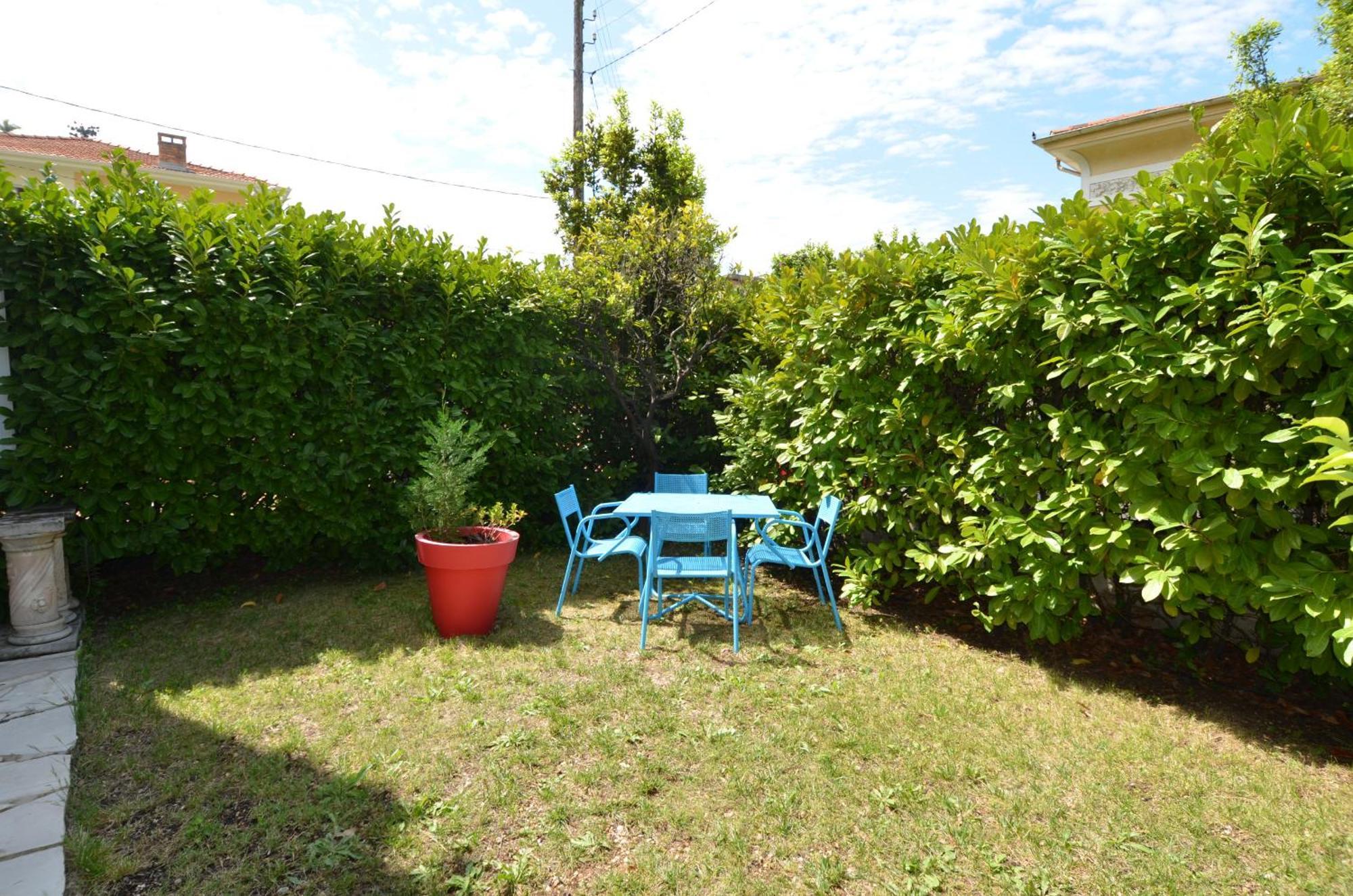 Ancienne Annonce Parc Louisa - D'epoque Avec Jardin Et Parking 4 Personnes *