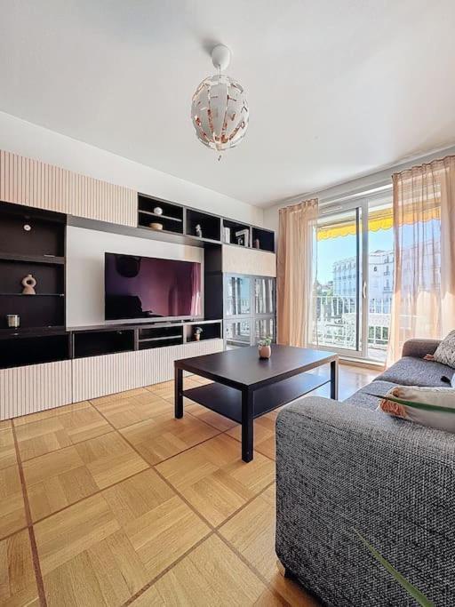 Magnifique Dernier Etage A 300m De La Promenade!