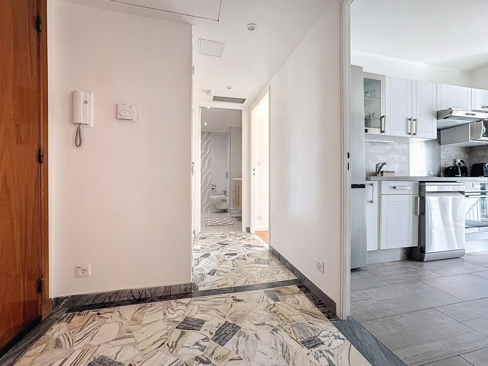Magnifique Dernier Etage A 300m De La Promenade! *