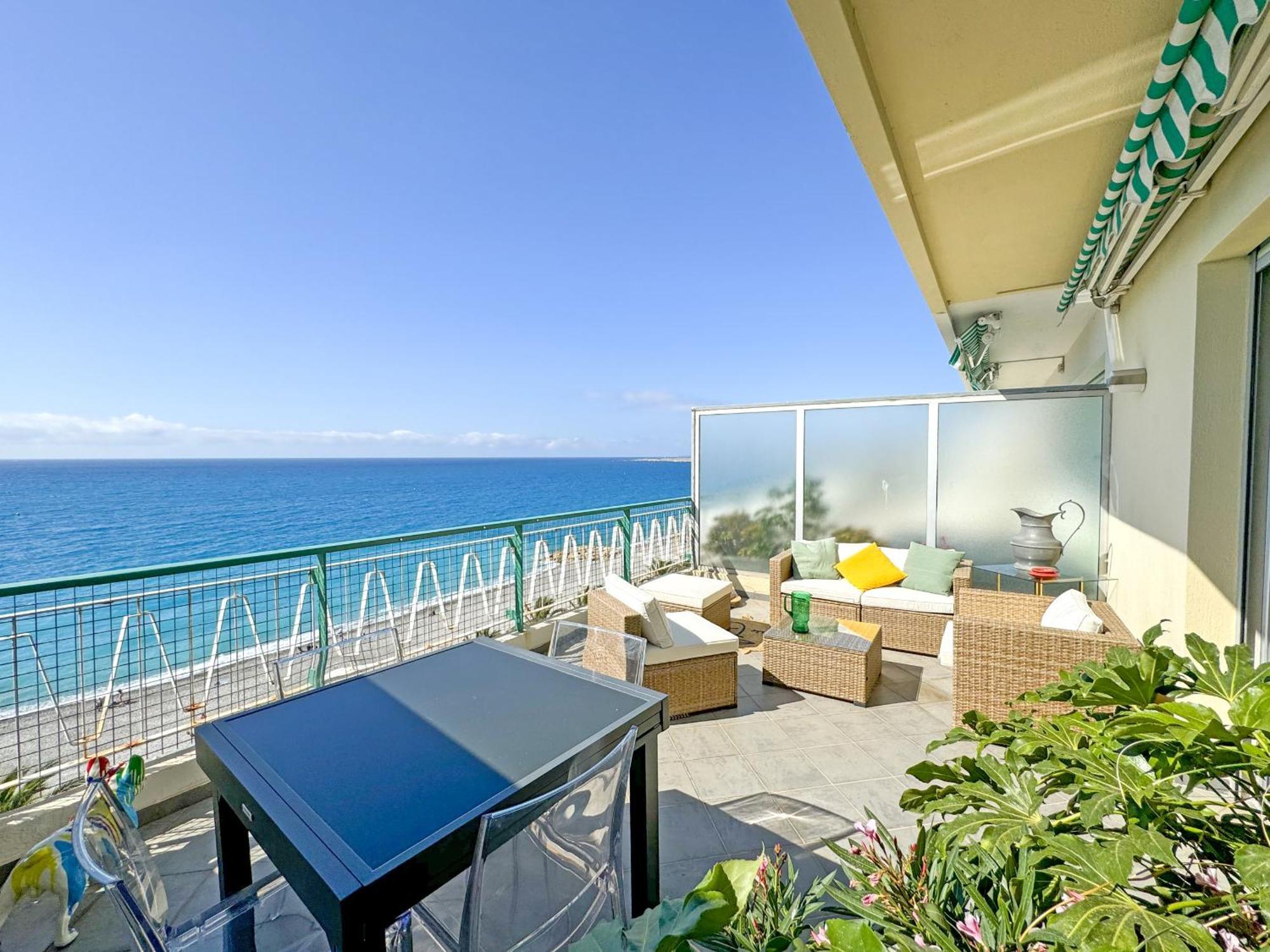 Breathtaking Rooftop Experience On Promenade Apartment