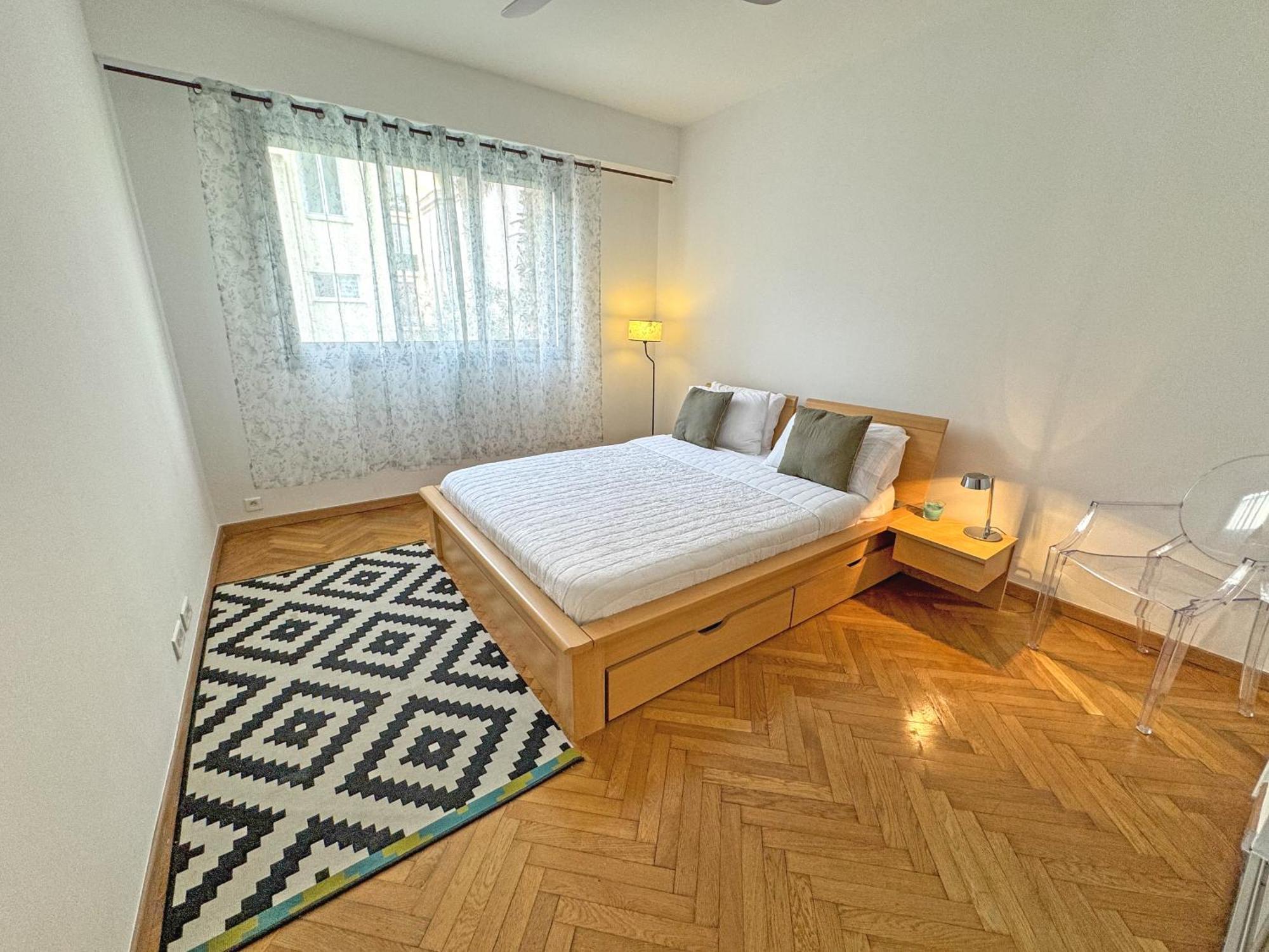 Cosy Cariatides Promenade Nice