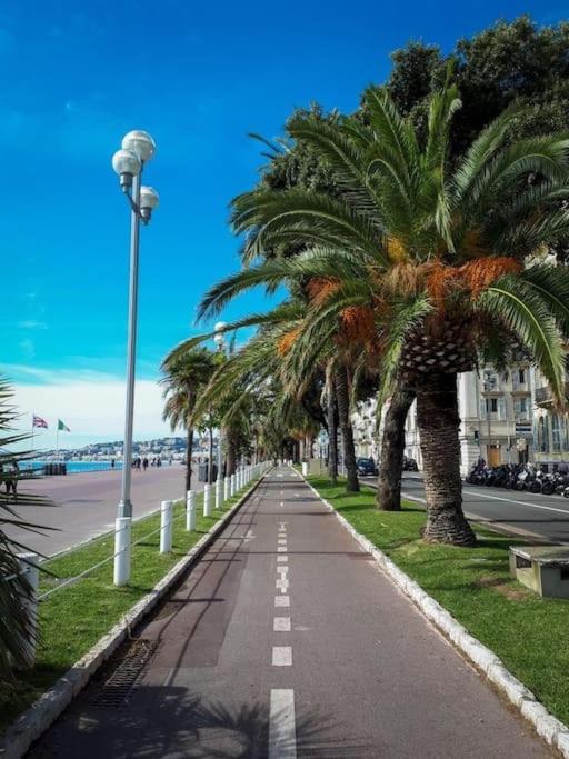 Apartment Appartement, En Plein Centre , Face A La Gare Centrale, Centre Nice