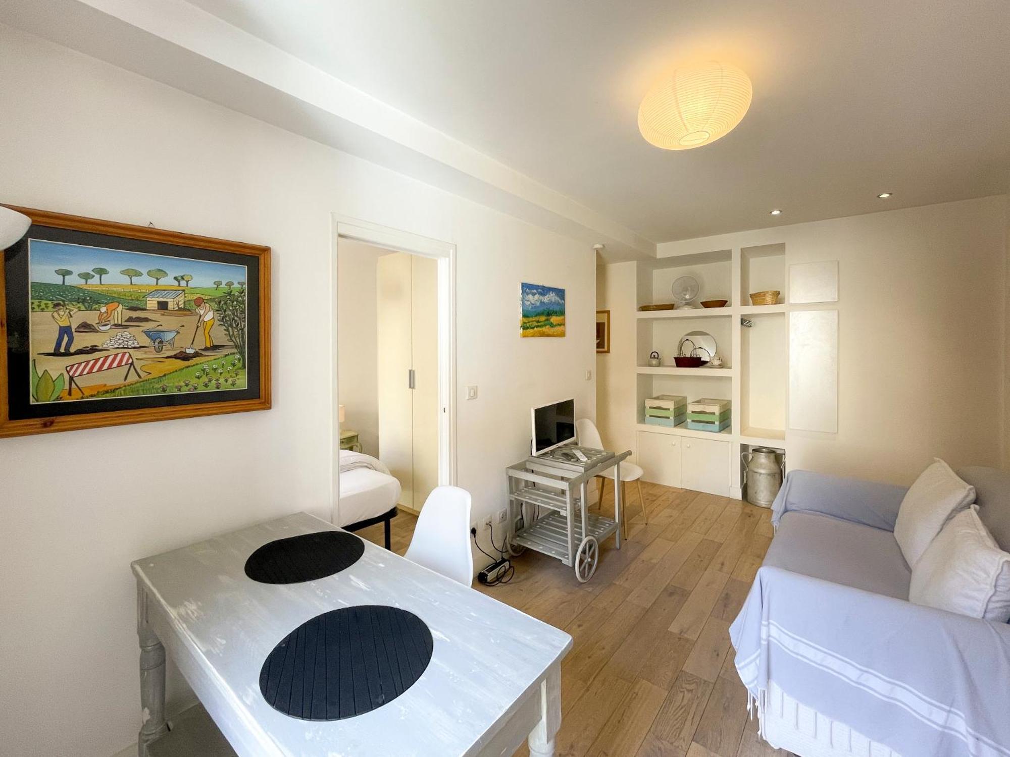 Cassini 2 Pers Hyper Center Wifi Apartment *