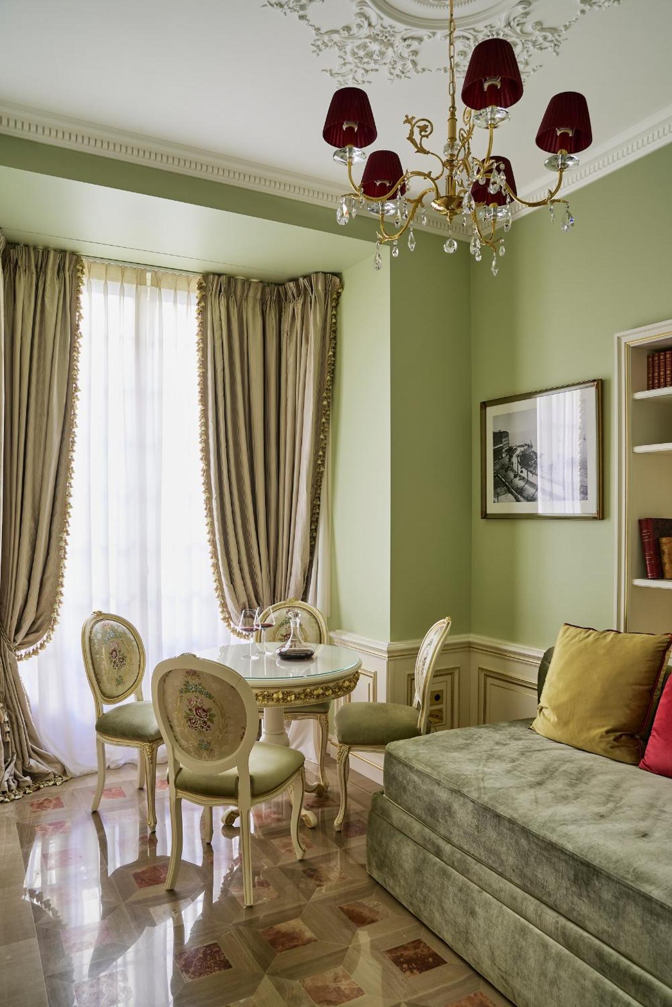 Aparthotel Maison Des Barons 4*