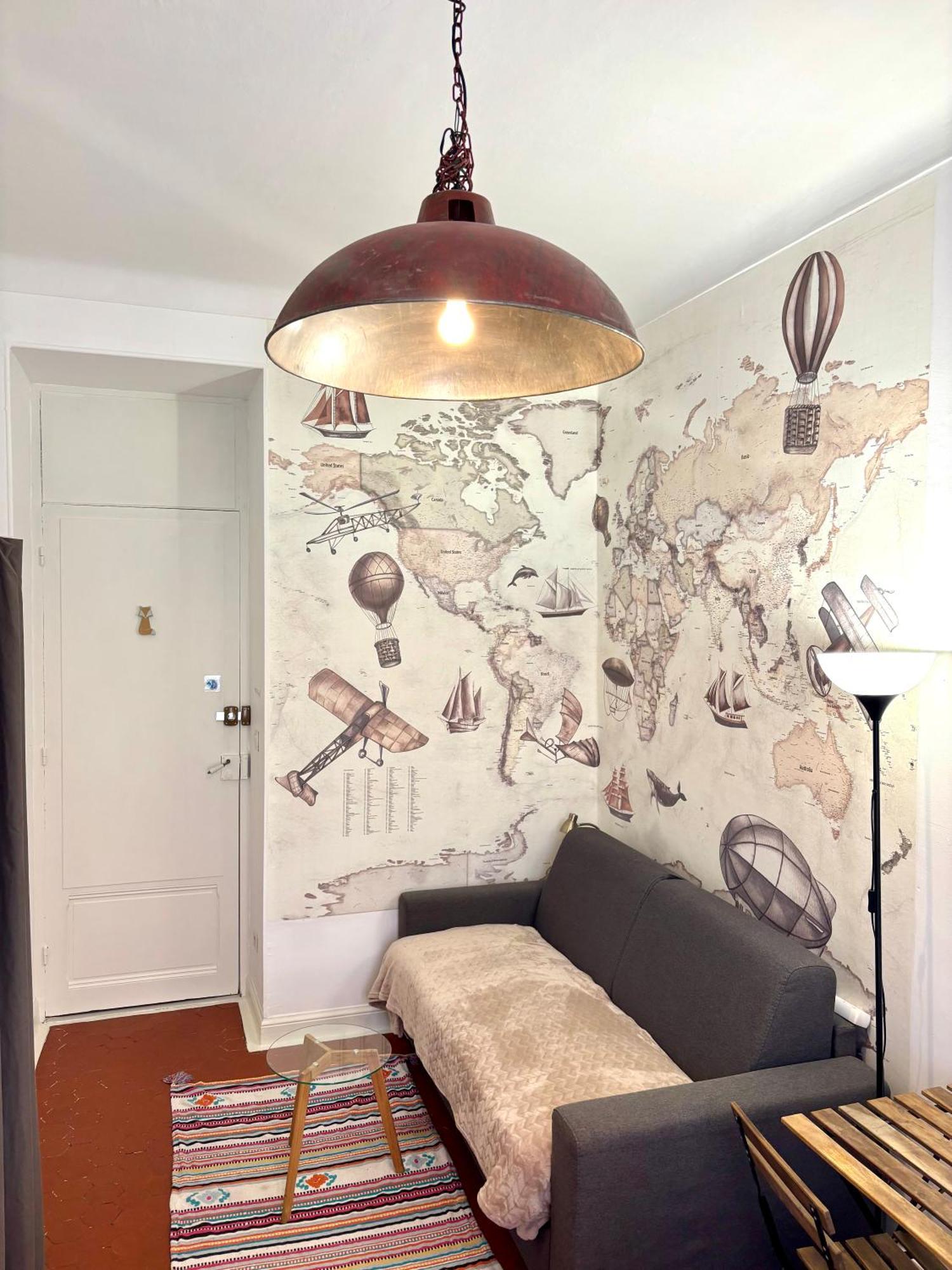 Gare Garibaldi République: Tranquil Private Near Tram Bed & Breakfast