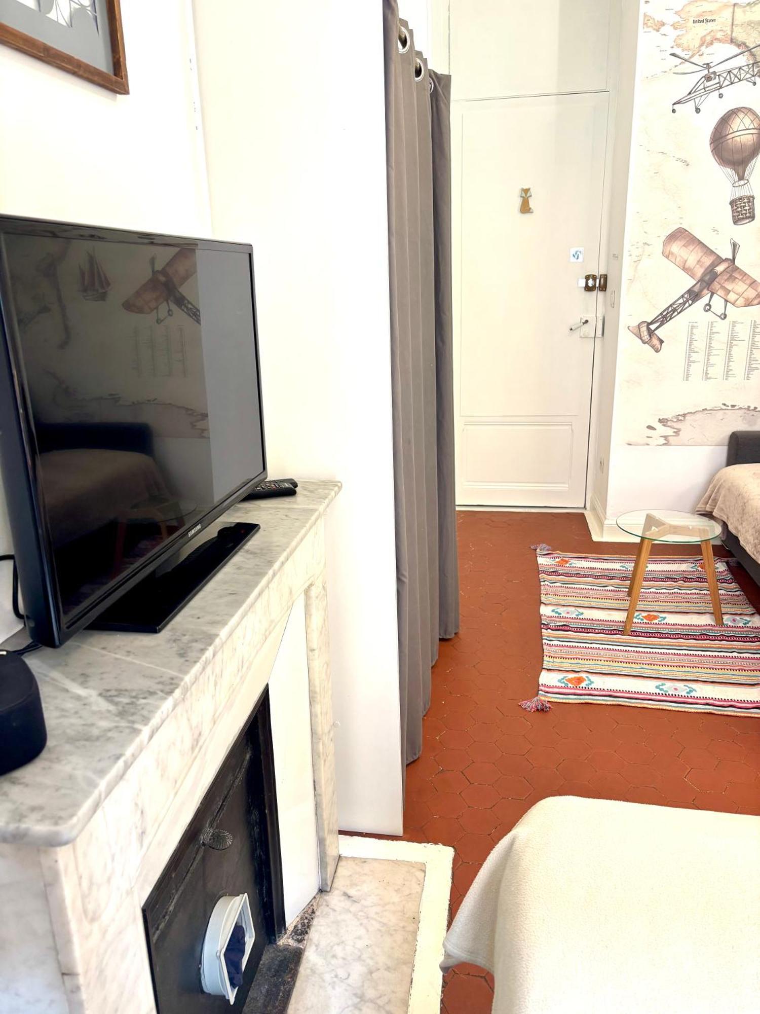 Bed & Breakfast Gare Garibaldi République: Tranquil Private Near Tram