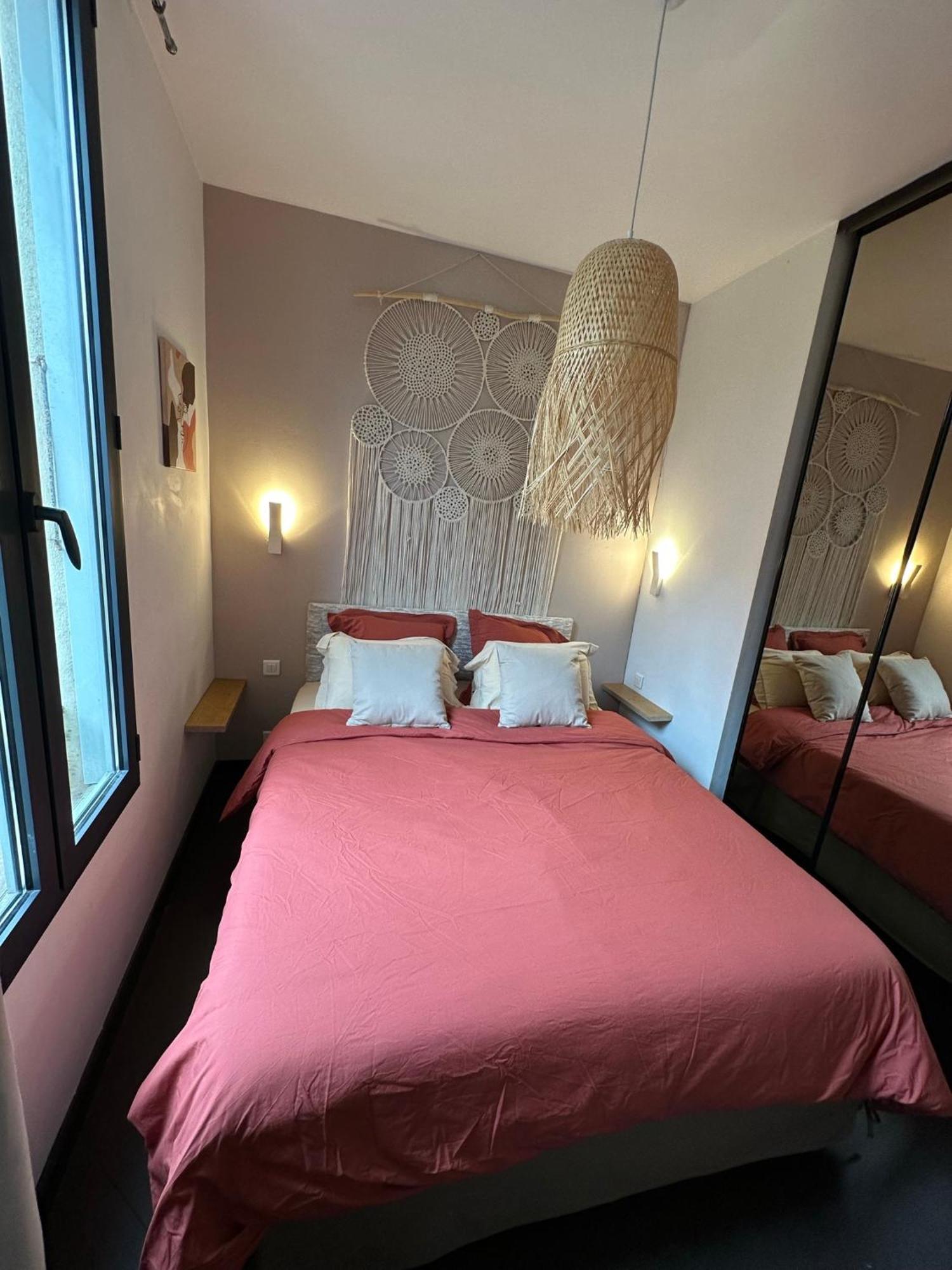 Promenade Apartment *