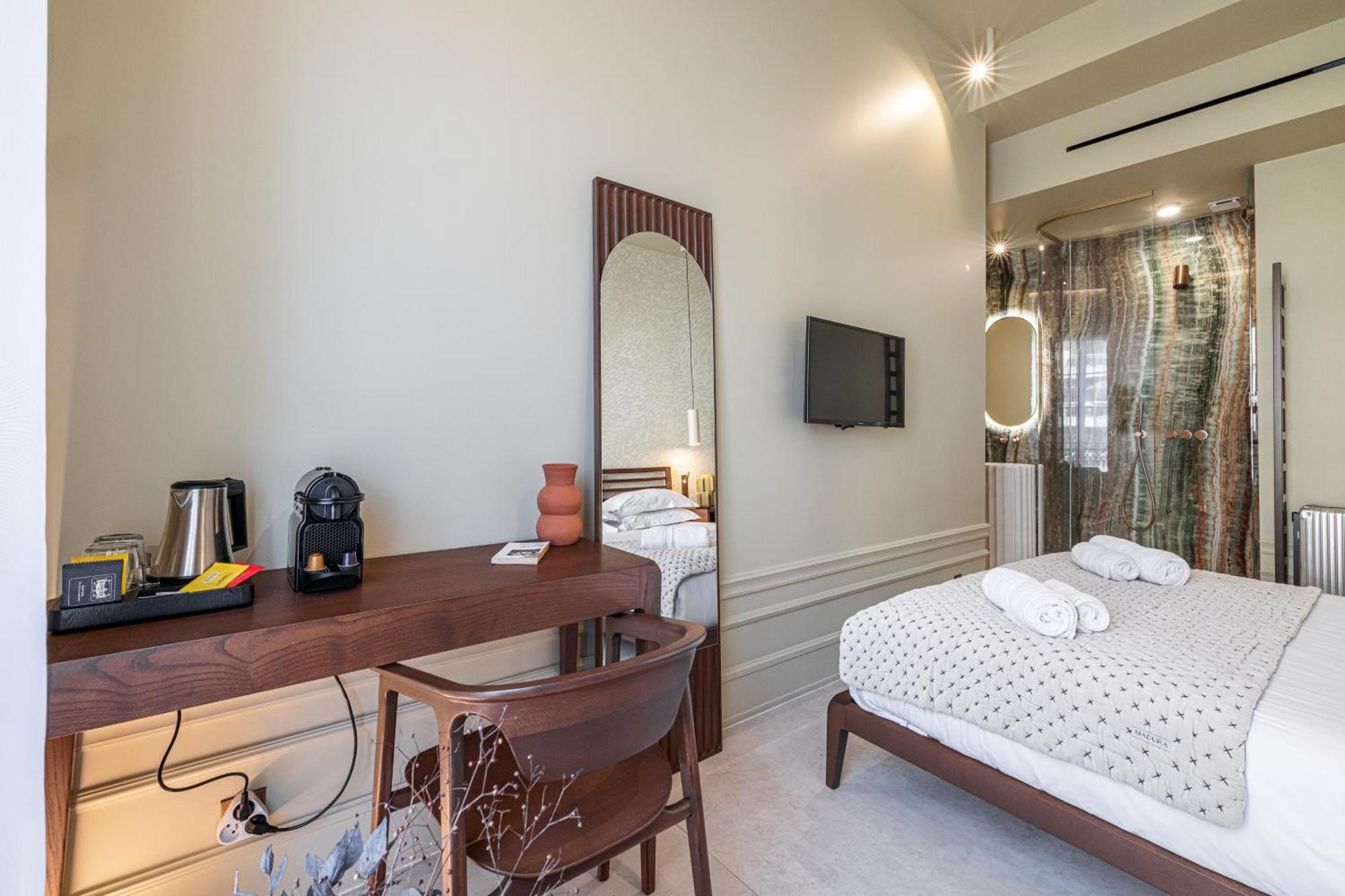 Hotel Naomi *