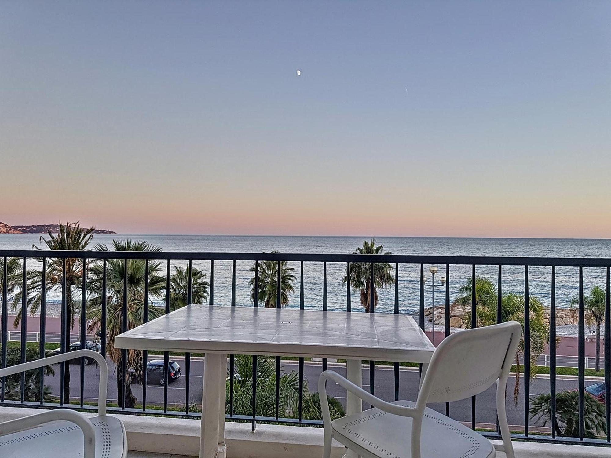 Seaview Promenade 2brs With Parking Apartment Nice