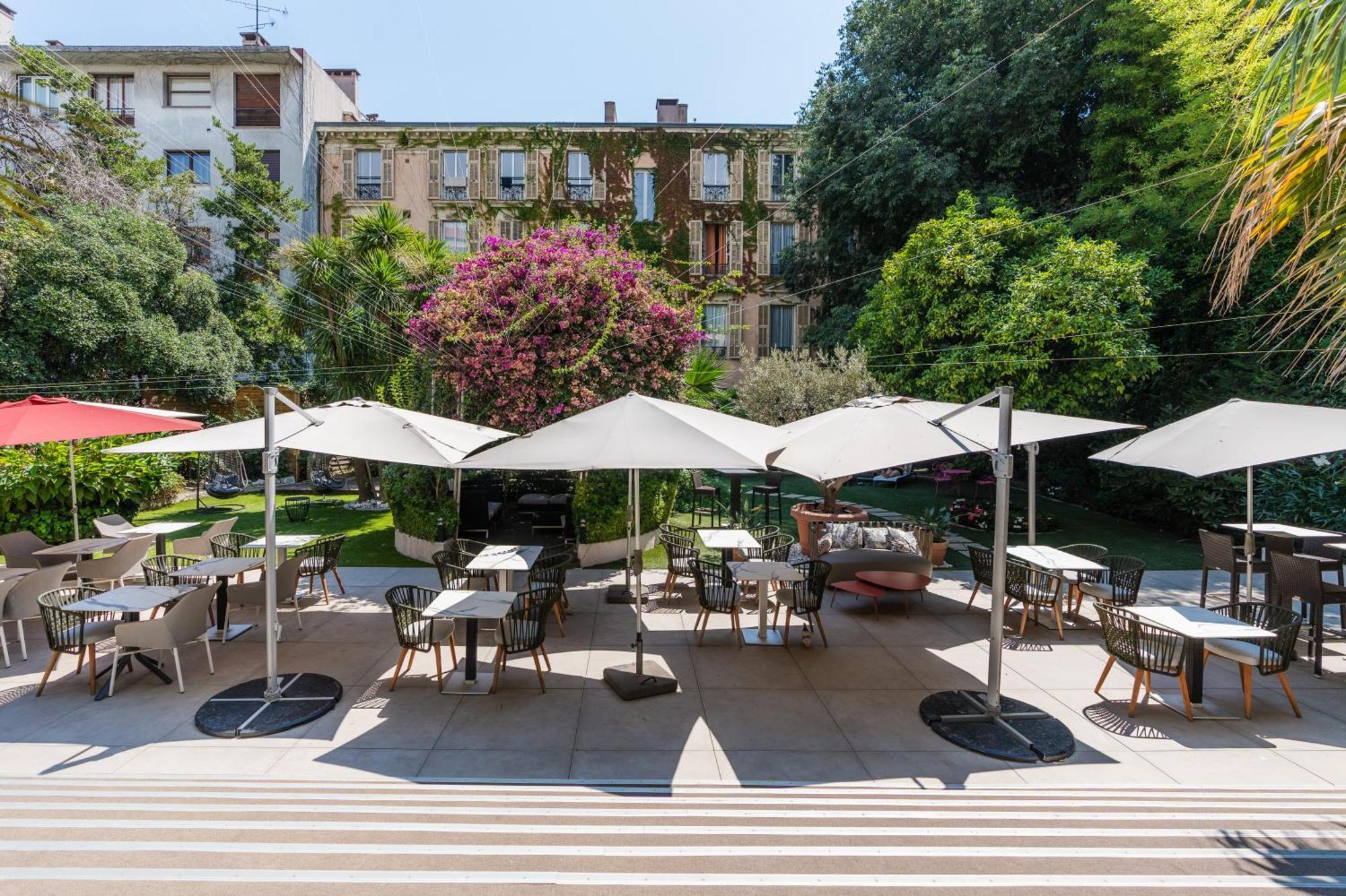 Victoria Hotel 4*