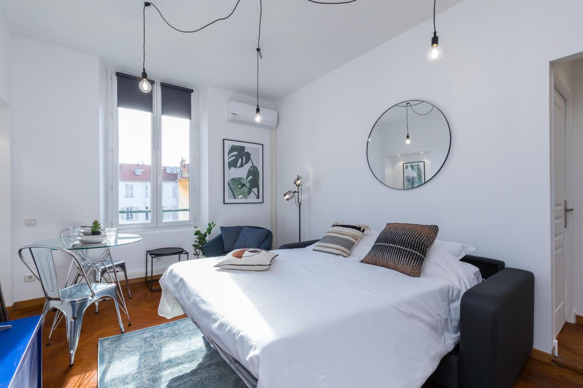 7 Medecin - Place Massena - 2p - Lumineux - Climatise
