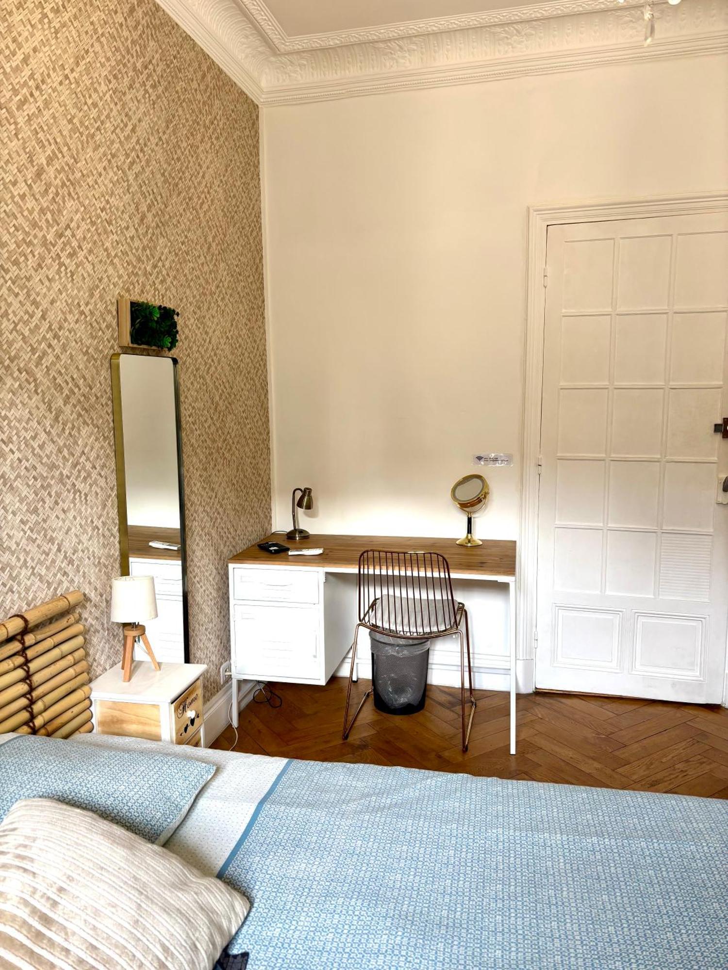 Les De Cedric Iconic Tram Gare Pour Personnes Calmes Homestay