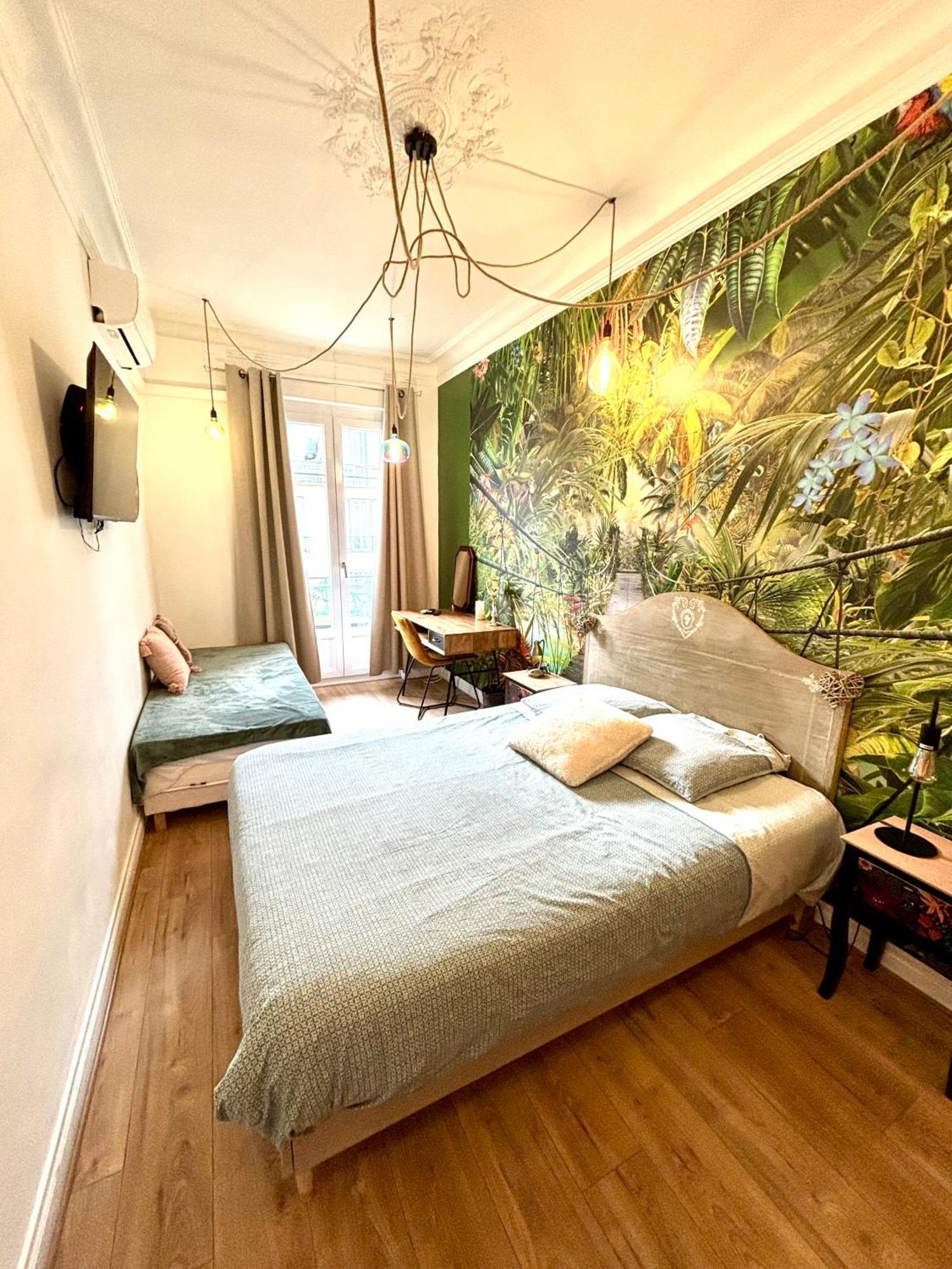 Les De Cedric Iconic Tram Gare Pour Personnes Calmes *