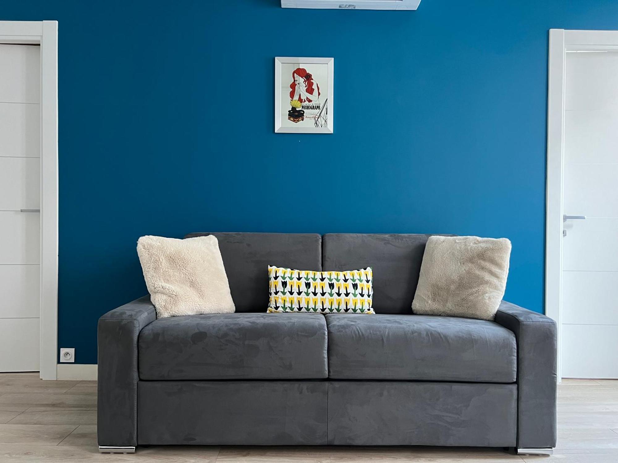 Center 2 Min Walk To Quiet Sunny Balcony Nice