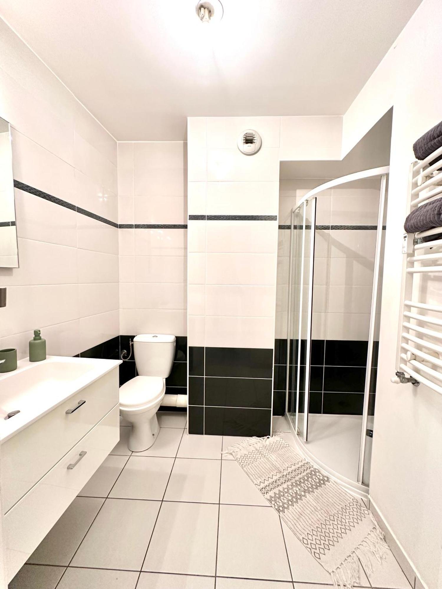 Appartement 600 M De La Promenade Des *