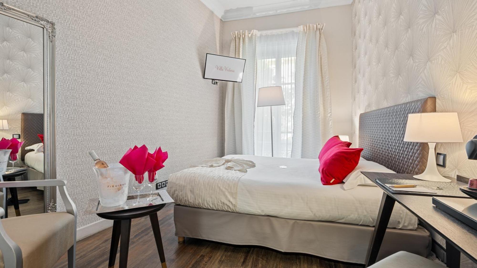 Victoria Hotel 4*