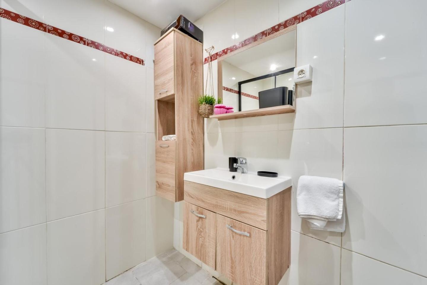 Modern 2br Flat - De