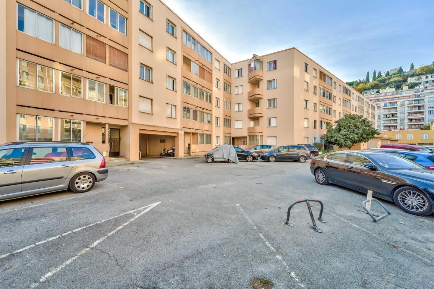 Modern 2br Flat - De * Nice