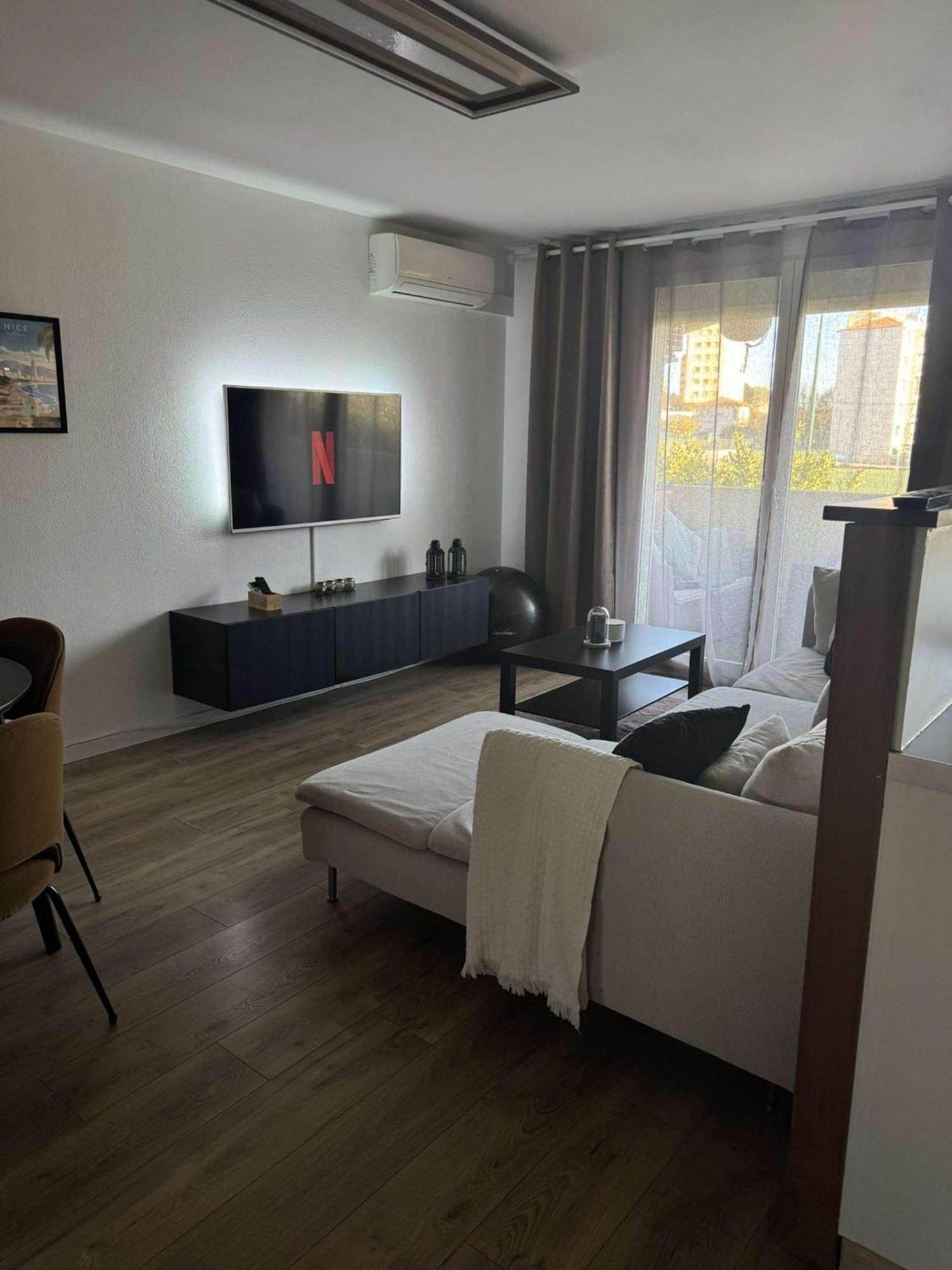 Apartment Olympie, Airport, Train And Tram Station Fully Equipped For 3 Peoples Nice