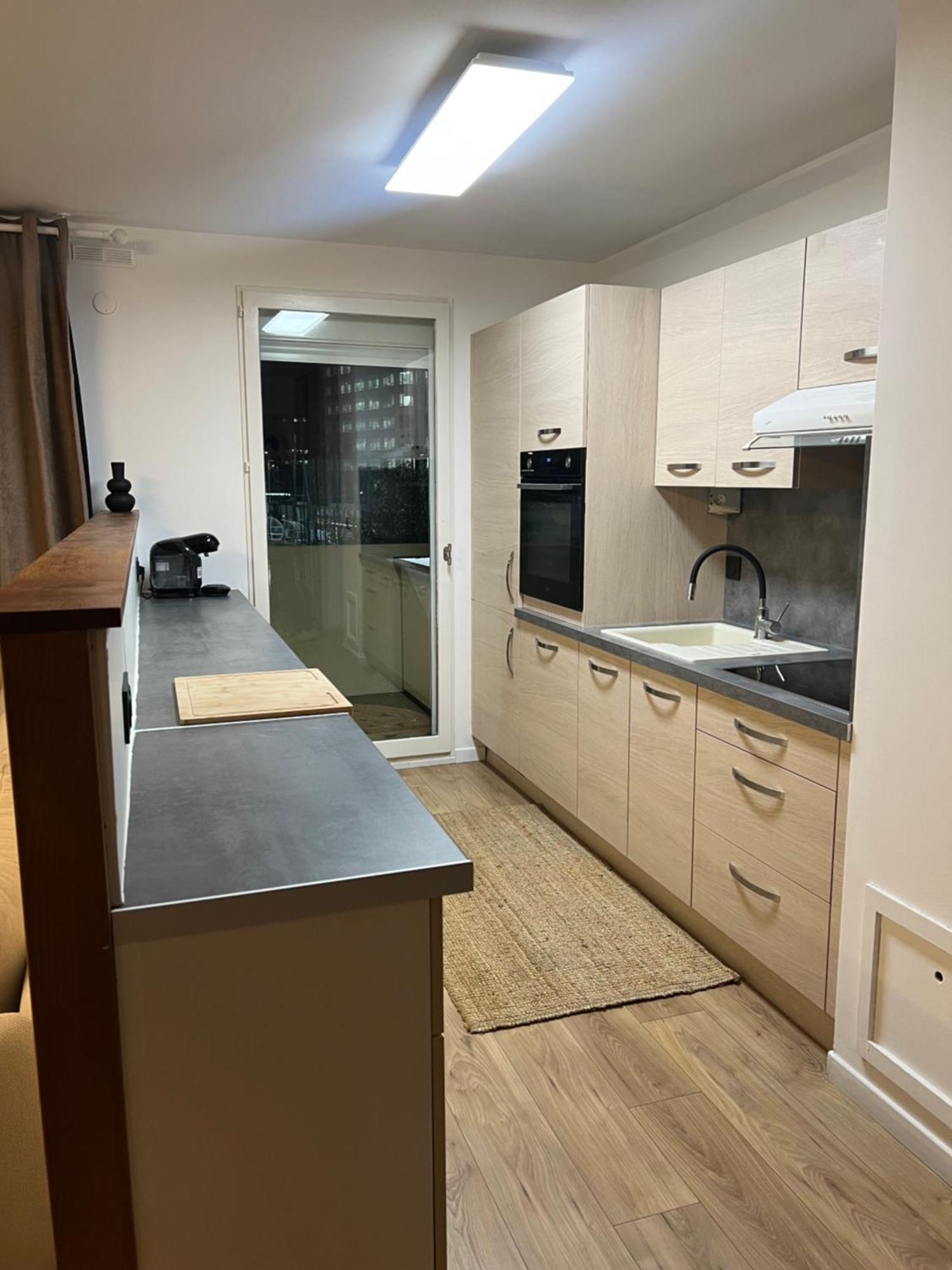 Olympie, Airport, Train And Tram Station Fully Equipped For 3 Peoples * Nice