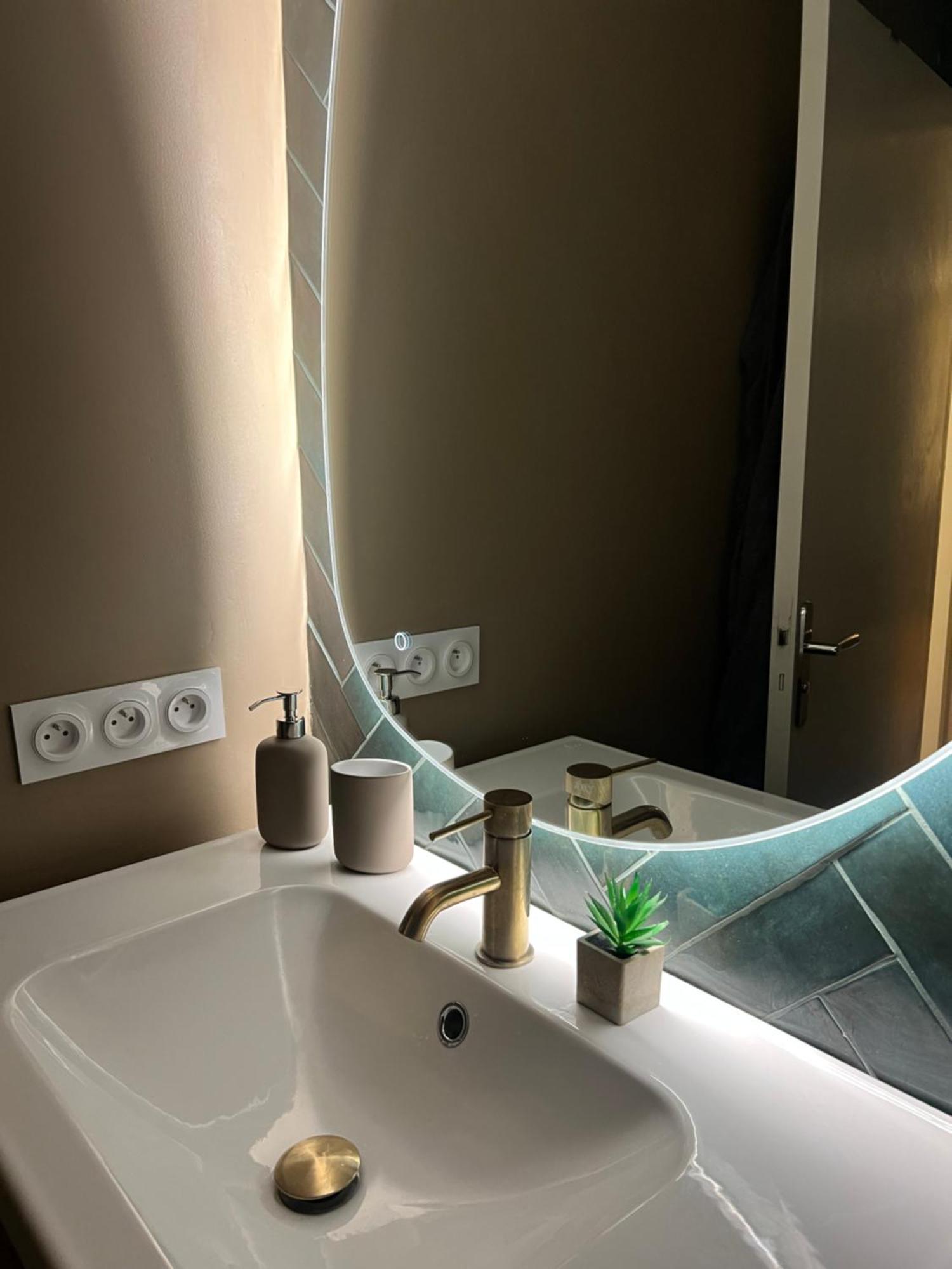 Olympie, Airport, Train And Tram Station Fully Equipped For 3 Peoples Apartment *