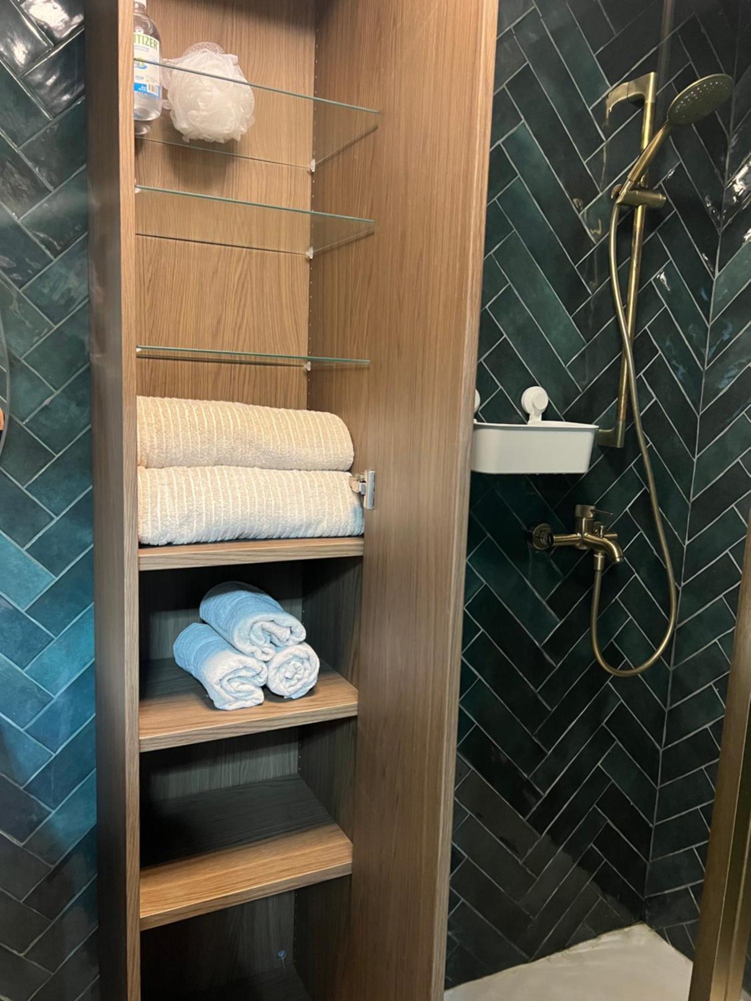 Olympie, Airport, Train And Tram Station Fully Equipped For 3 Peoples Apartment Nice