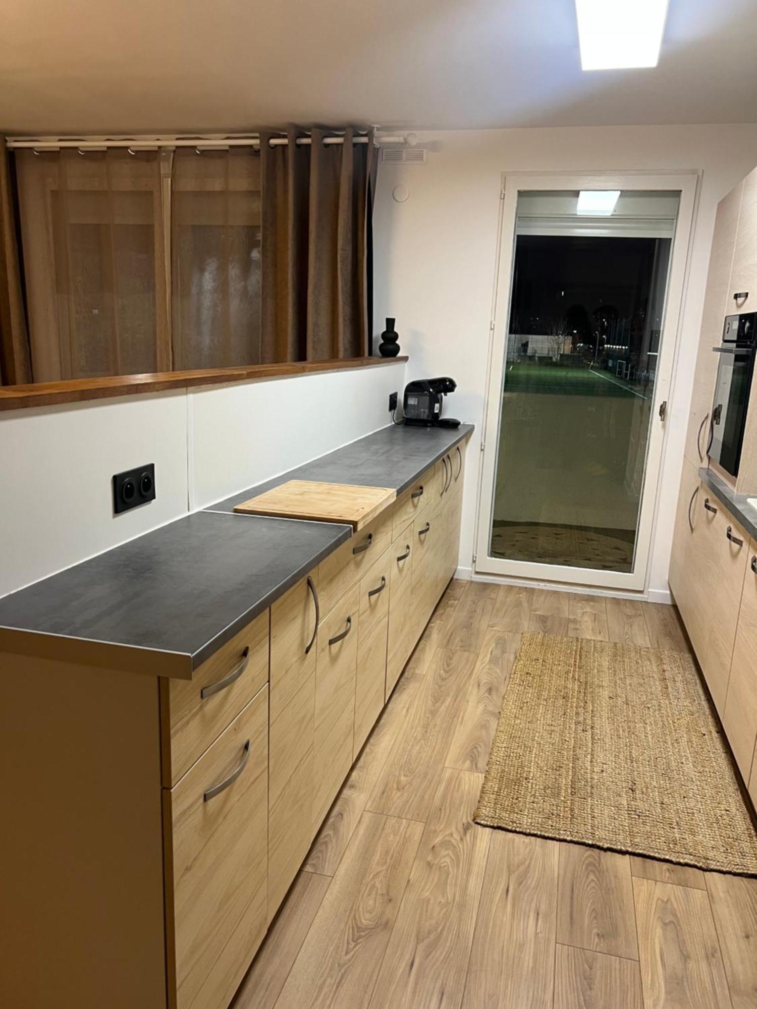 Olympie, Airport, Train And Tram Station Fully Equipped For 3 Peoples * Nice