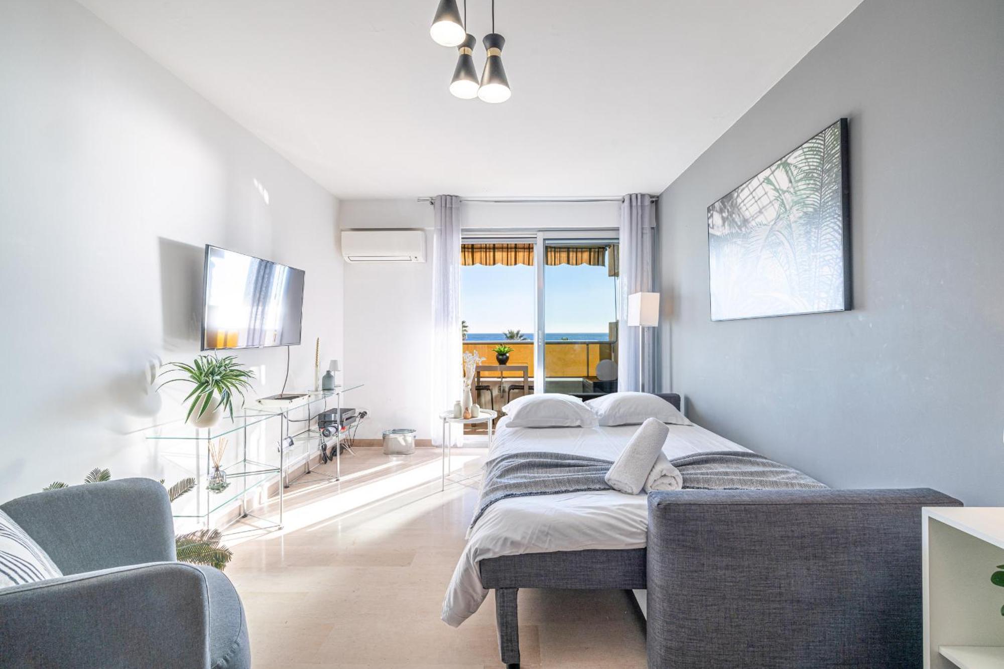 Sea View & Promenade Des Apartment